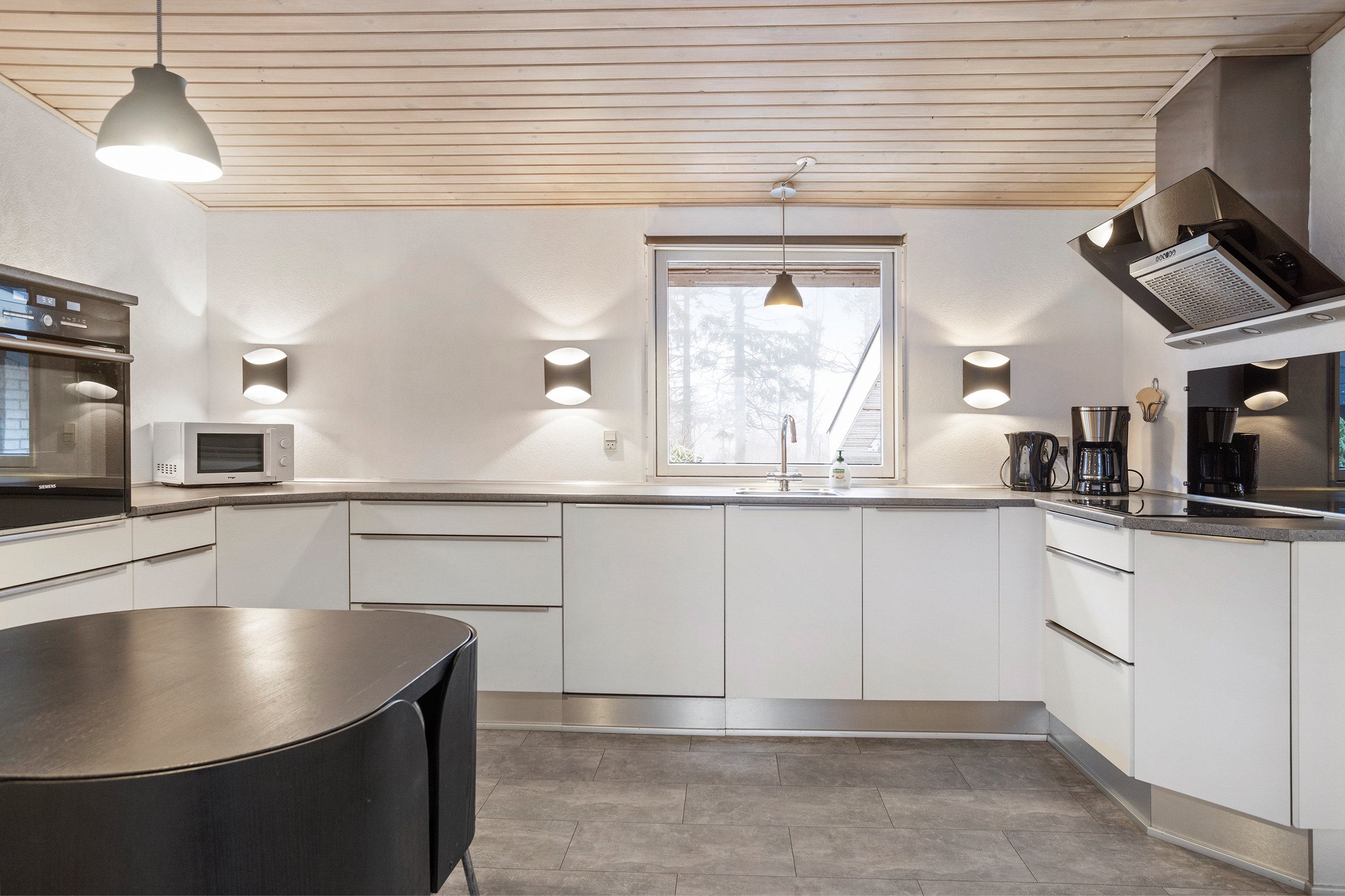 Fremhævet køkken billede i fuldskærmstilstand. Billede af Slåenvej 10, Sulbæk, 9900 Frederikshavn