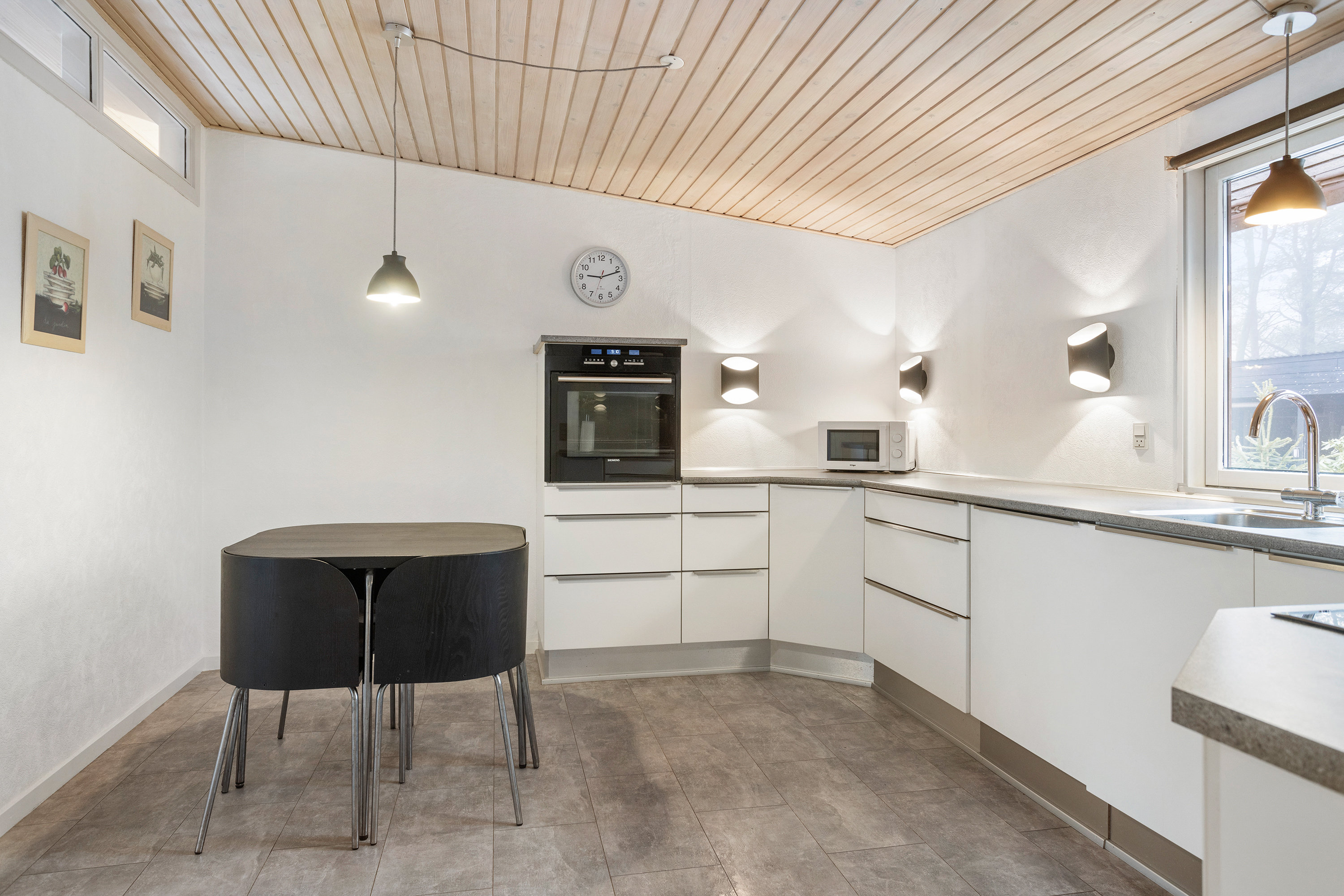 Fremhævet køkken billede i fuldskærmstilstand. Billede af Slåenvej 10, Sulbæk, 9900 Frederikshavn