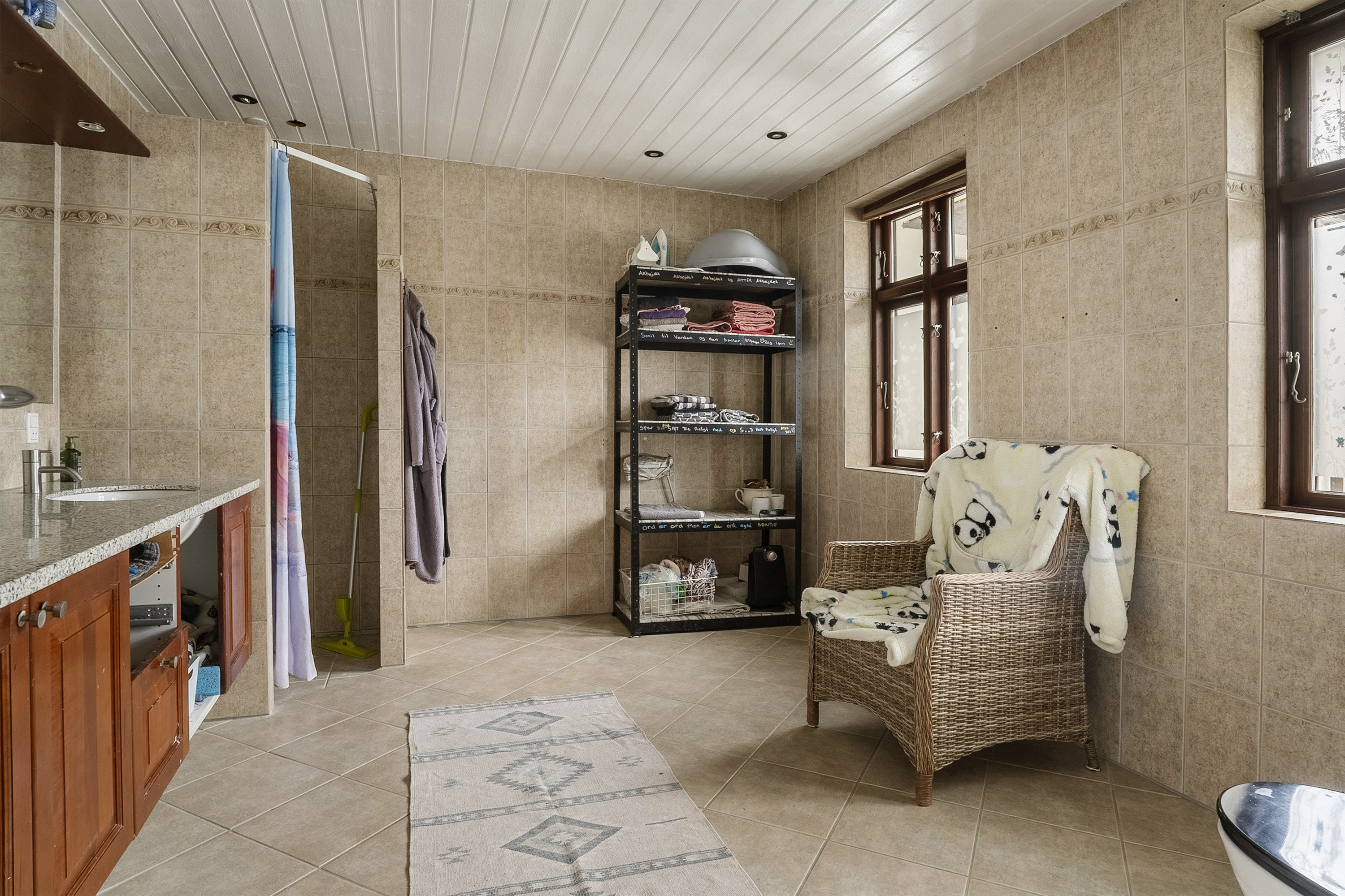 Fremhævet badeværelse billede i fuldskærmstilstand. Billede af Nordmarksvej 7, Glud, 7130 Juelsminde