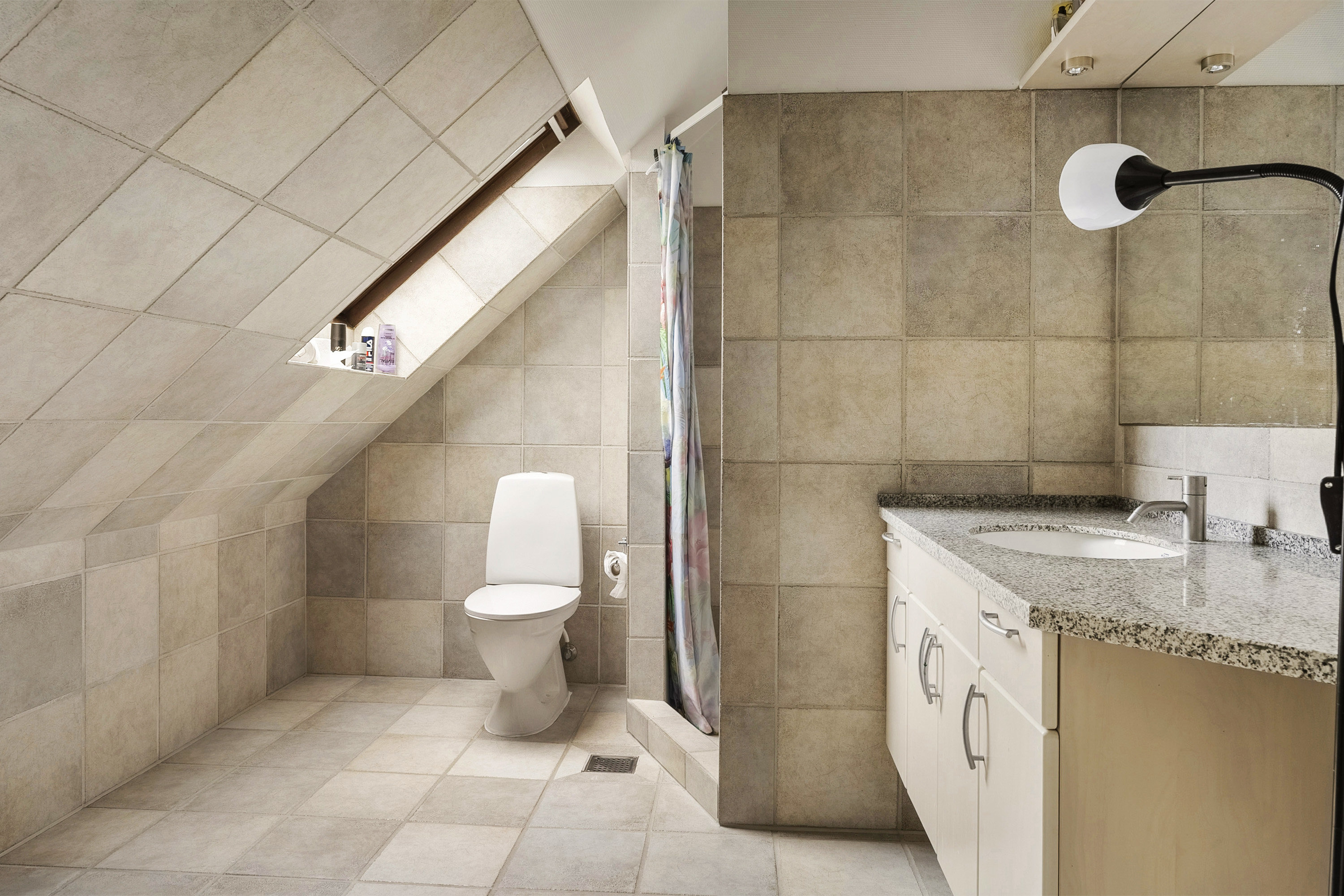 Fremhævet badeværelse billede i fuldskærmstilstand. Billede af Nordmarksvej 7, Glud, 7130 Juelsminde