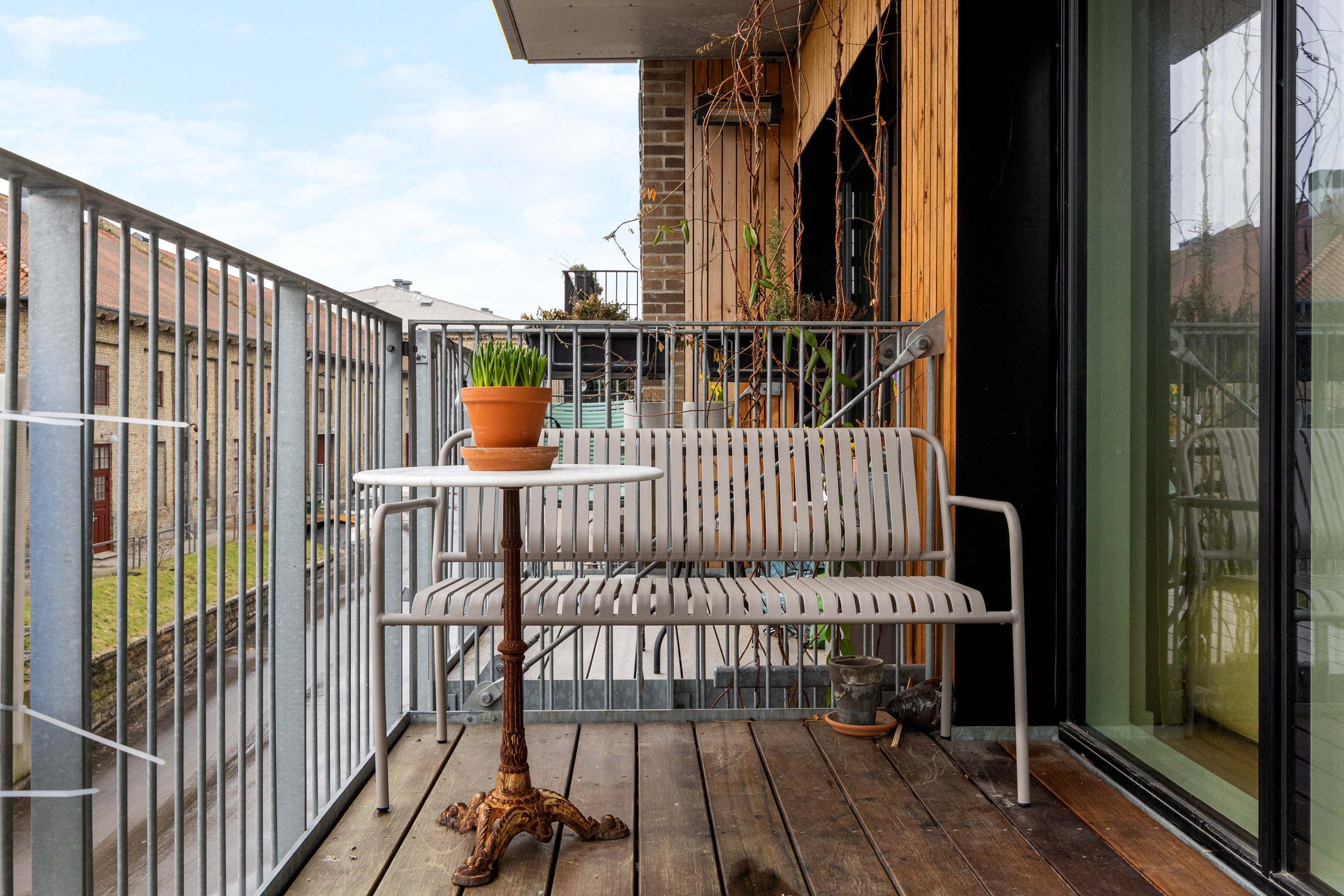 Fremhævet altan billede i fuldskærmstilstand. Billede af Fadet 51, 2. 3., 1799 København V