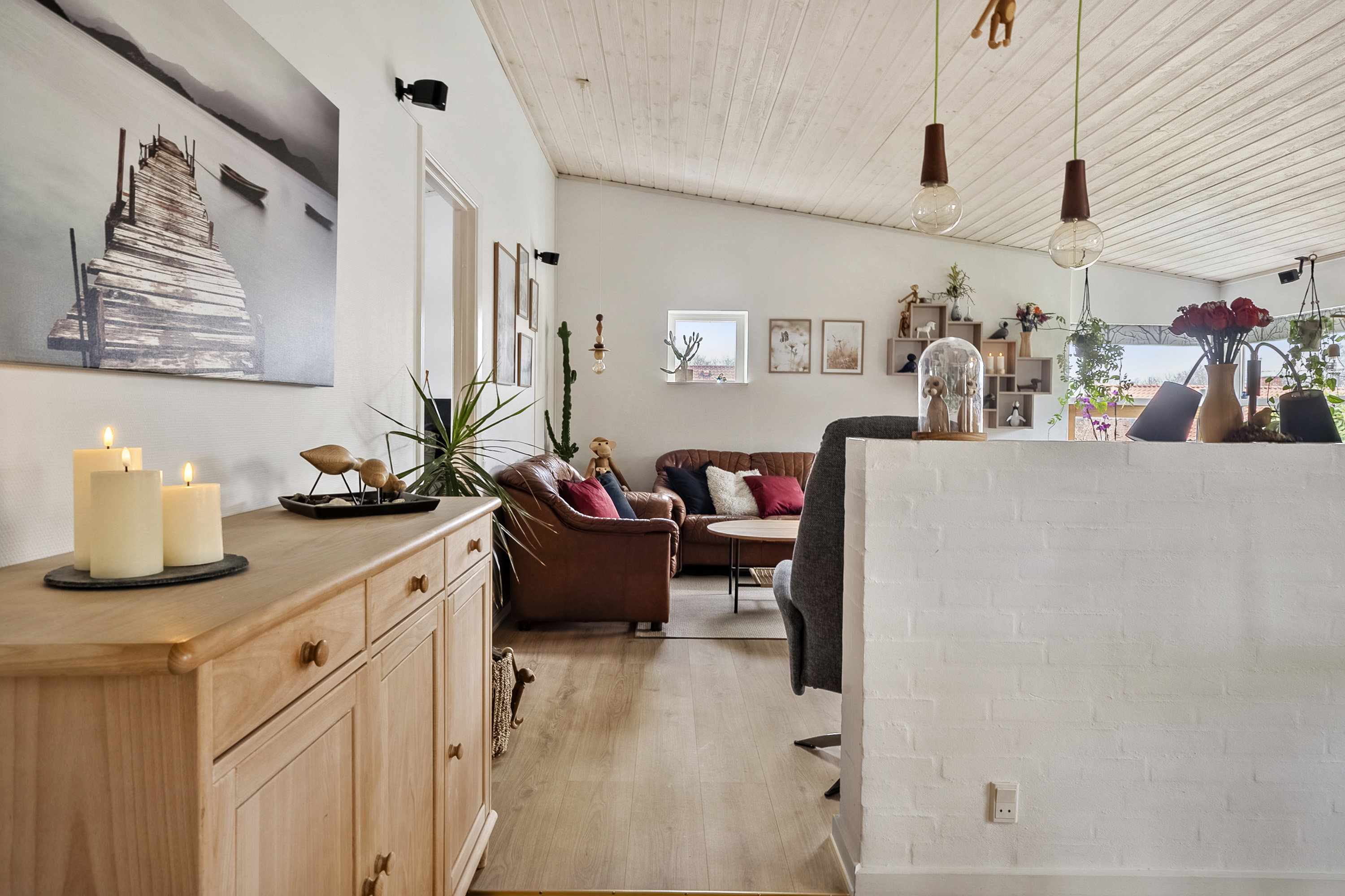 Fremhævet stue billede i fuldskærmstilstand. Billede af Humleballe 28, Søvind, 8700 Horsens