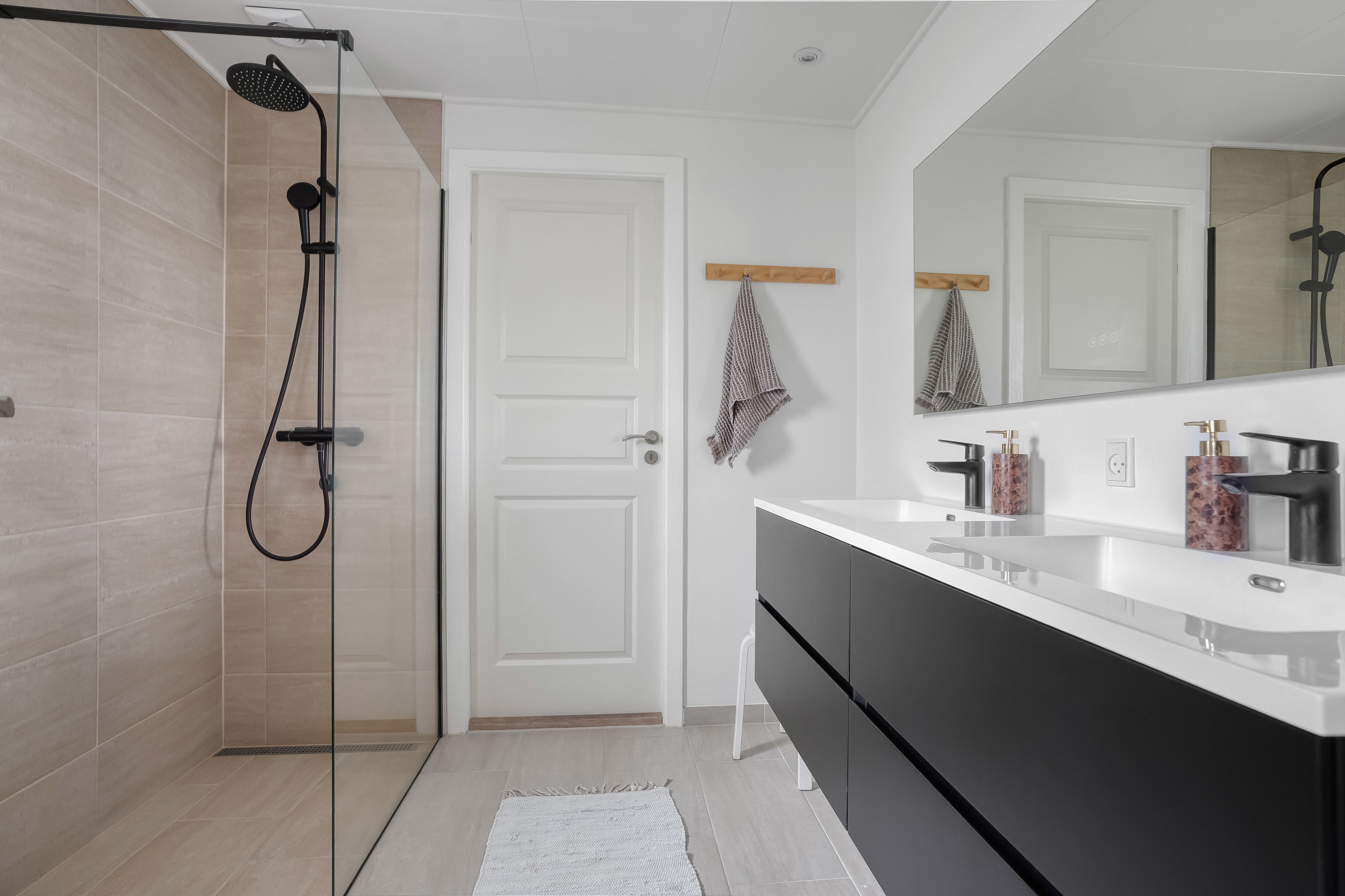 Fremhævet badeværelse billede i fuldskærmstilstand. Billede af Lyøvænget 26, 5500 Middelfart 