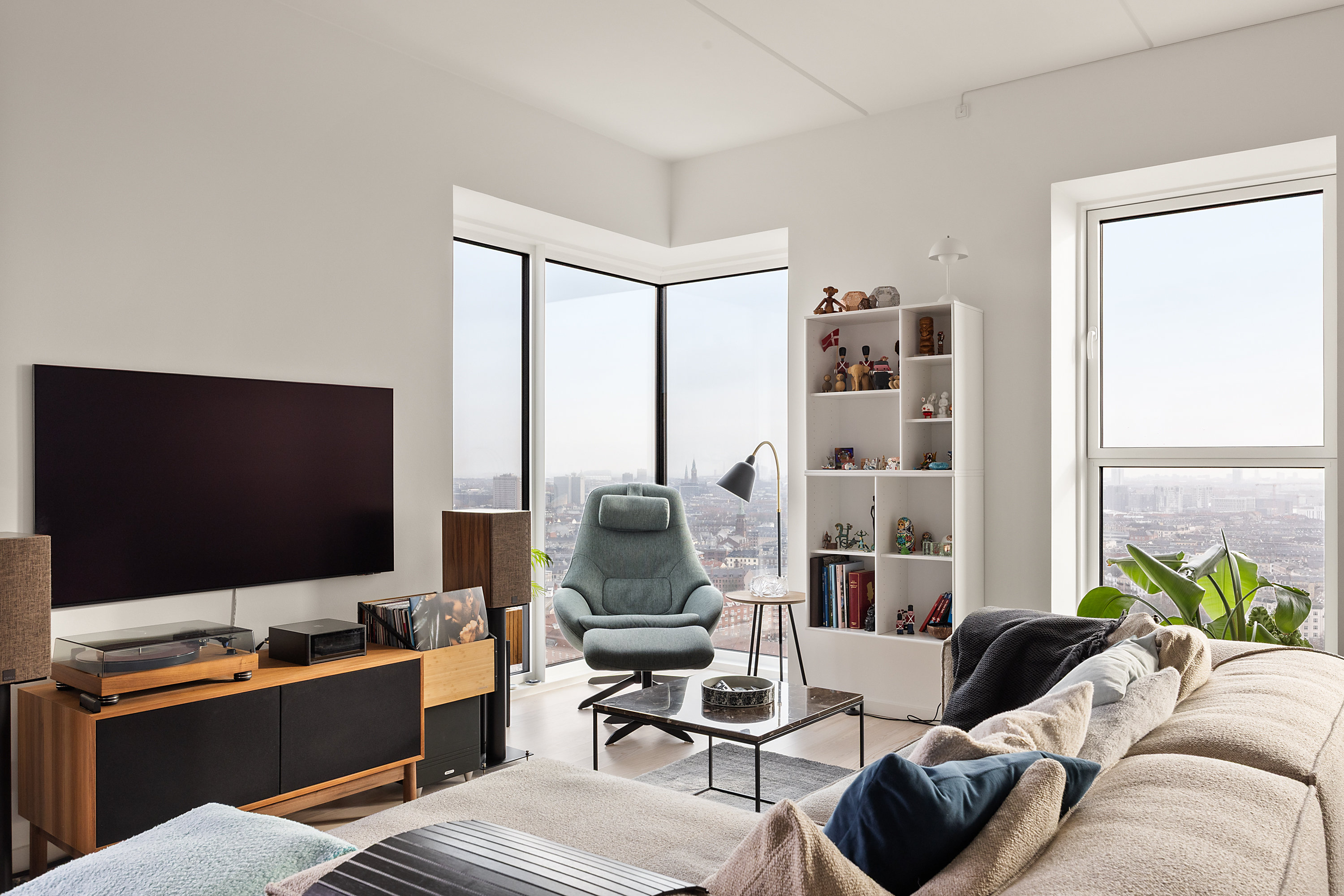 Fremhævet stue billede i fuldskærmstilstand. Billede af Ny Carlsberg Vej 83, 21. 5., 1799 København V