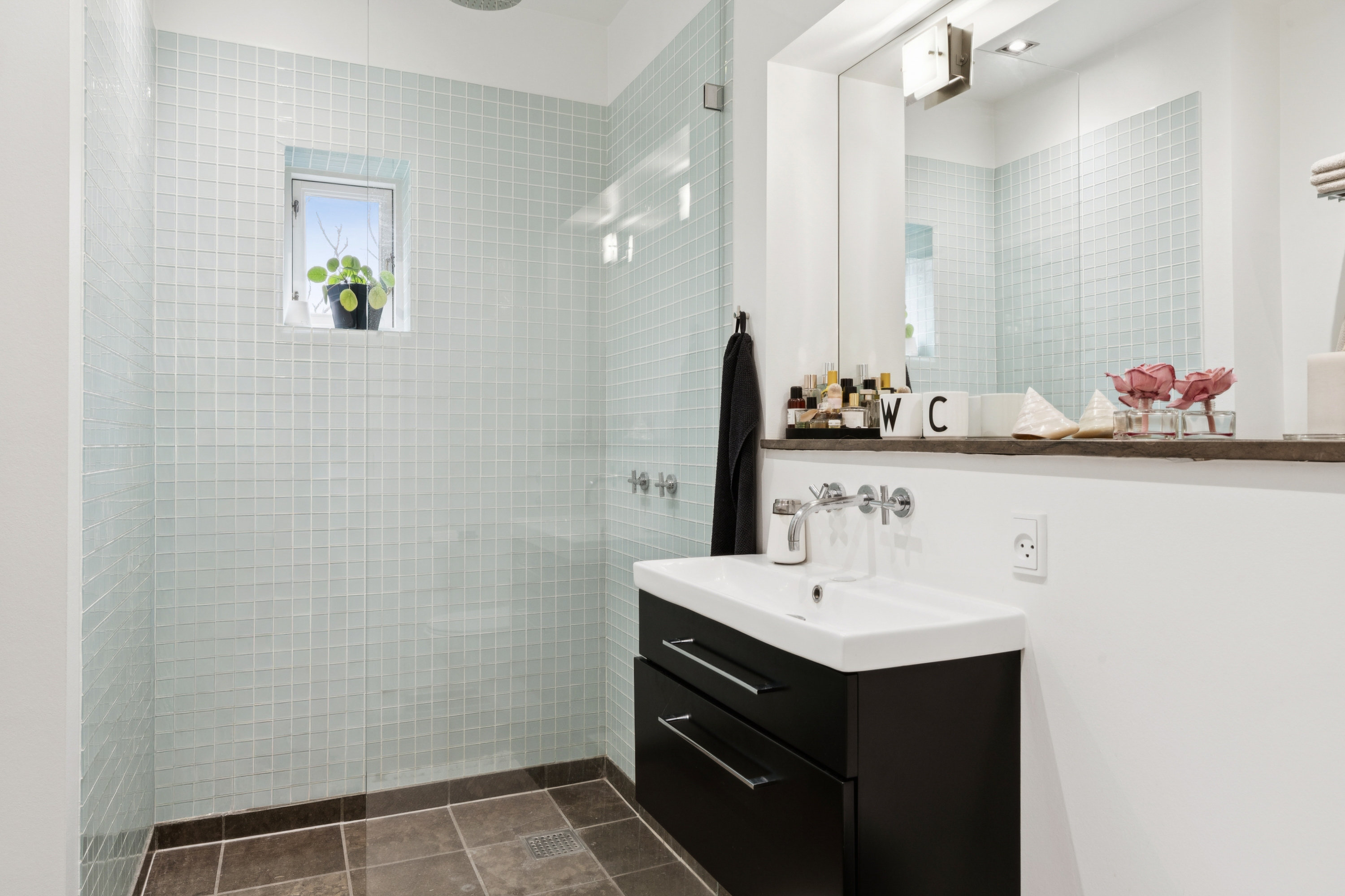 Fremhævet badeværelse billede i fuldskærmstilstand. Billede af Strøybergsvej 4, st.., 9000 Aalborg