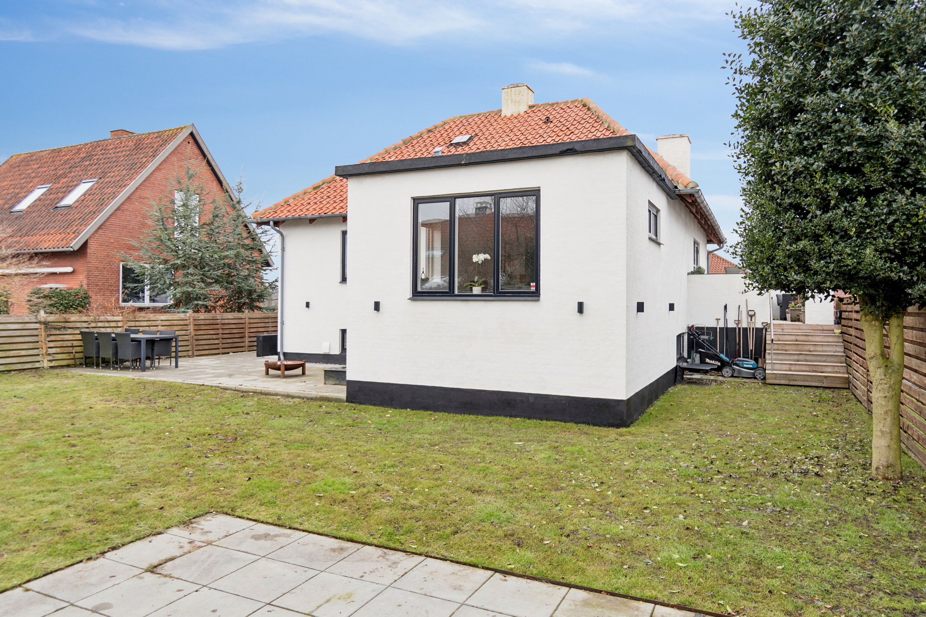 Fremhævet set fra haven billede i fuldskærmstilstand. Billede af Møllegårdsvej 2, 4700 Næstved