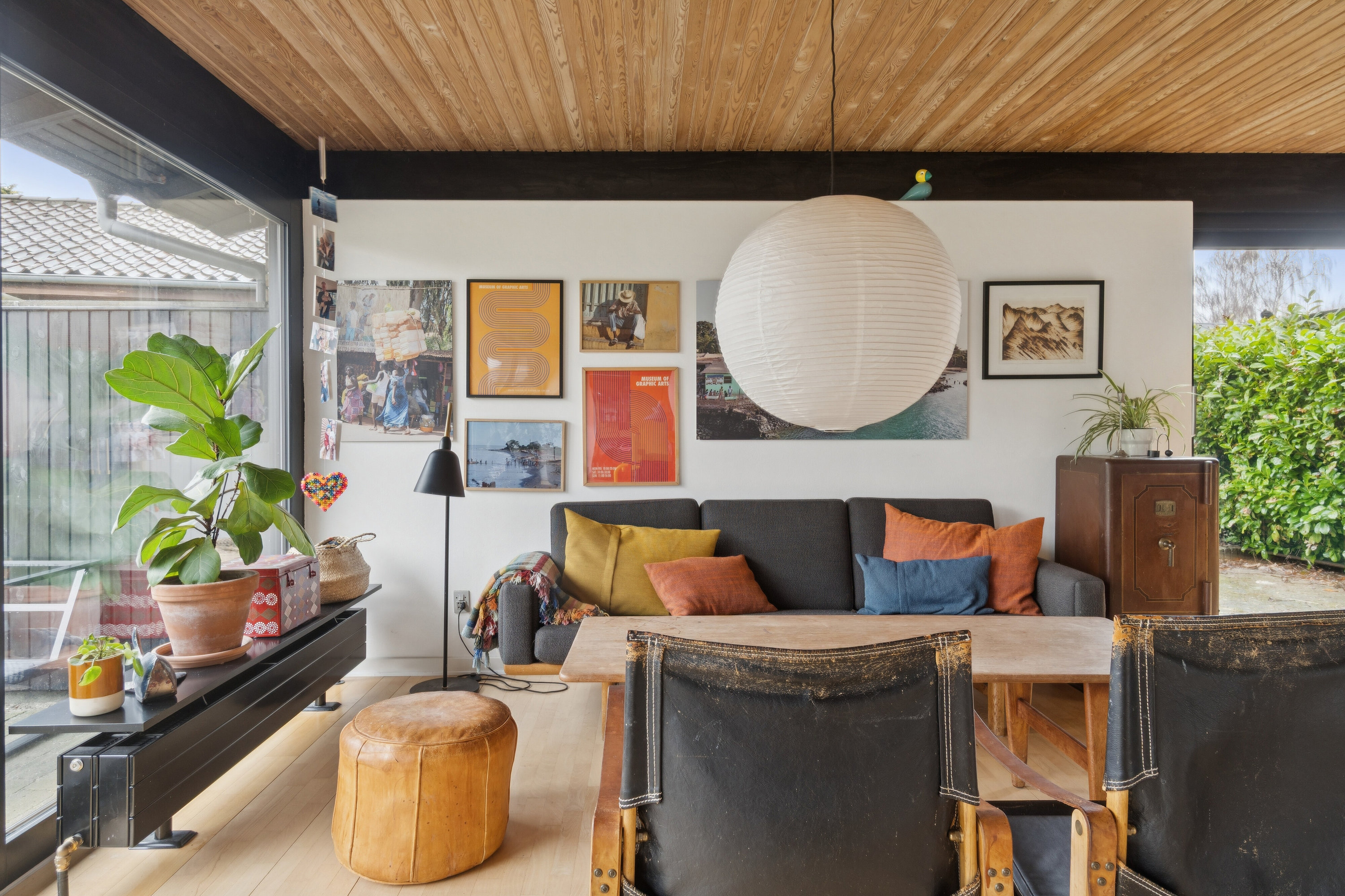 Fremhævet stue billede i fuldskærmstilstand. Billede af Filippavej 28, 8270 Højbjerg