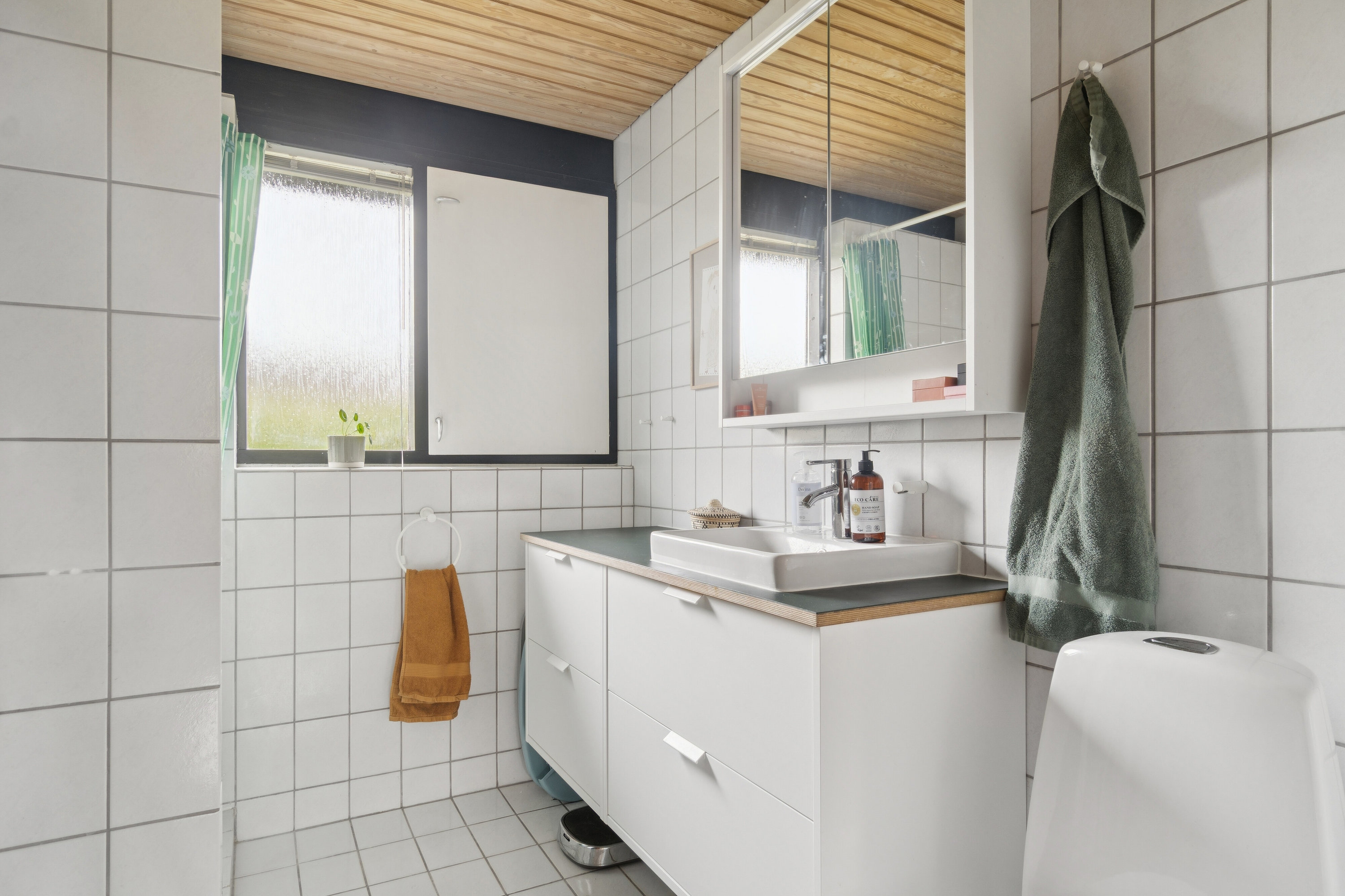 Fremhævet badeværelse billede i fuldskærmstilstand. Billede af Filippavej 28, 8270 Højbjerg