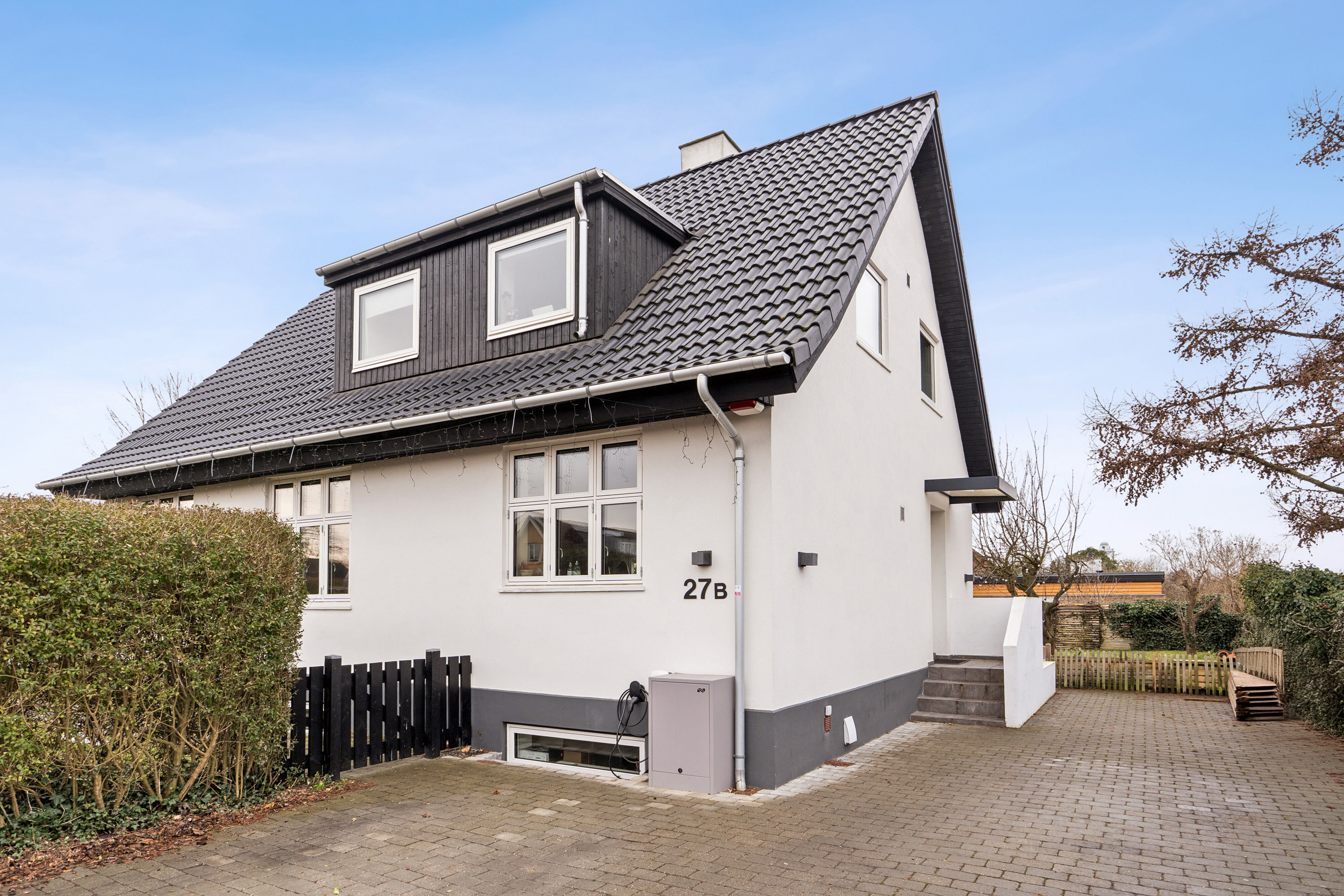 Fremhævet set fra vejen billede i fuldskærmstilstand. Billede af Bjergagervej 27B, 2650 Hvidovre