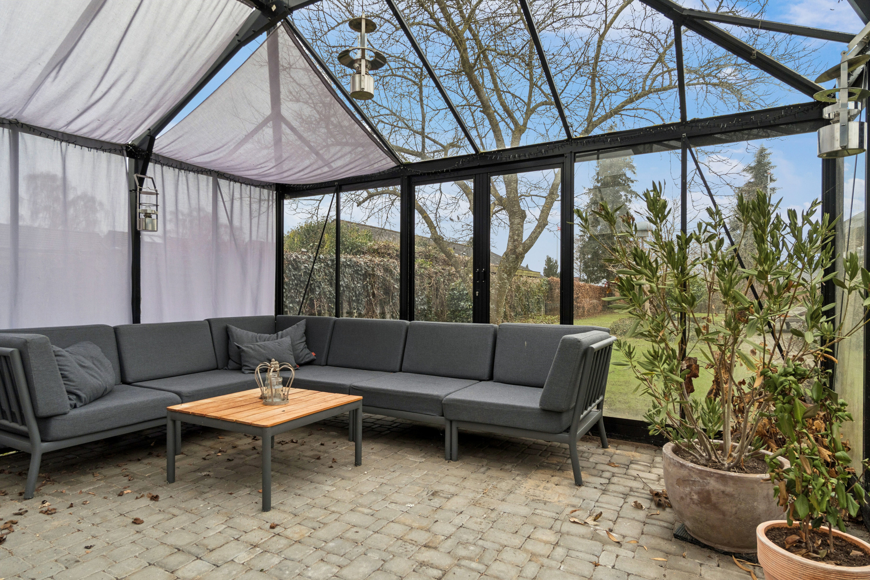 Fremhævet udestue billede i fuldskærmstilstand. Billede af Themstrupvej 17, 4690 Haslev