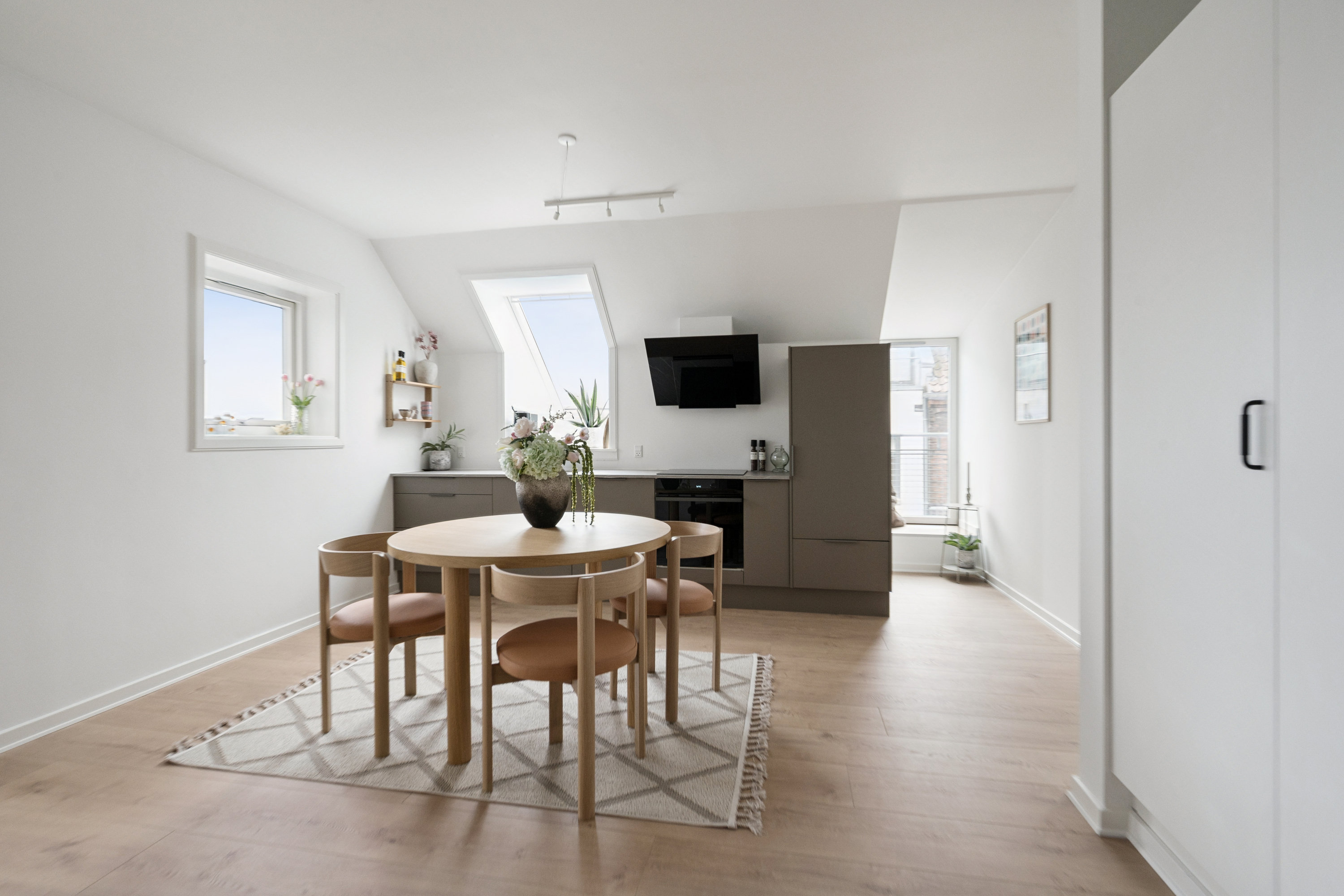 Fremhævet stue billede i fuldskærmstilstand. Billede af Frederiks Allé 36, 2. tv., 8000 Aarhus C