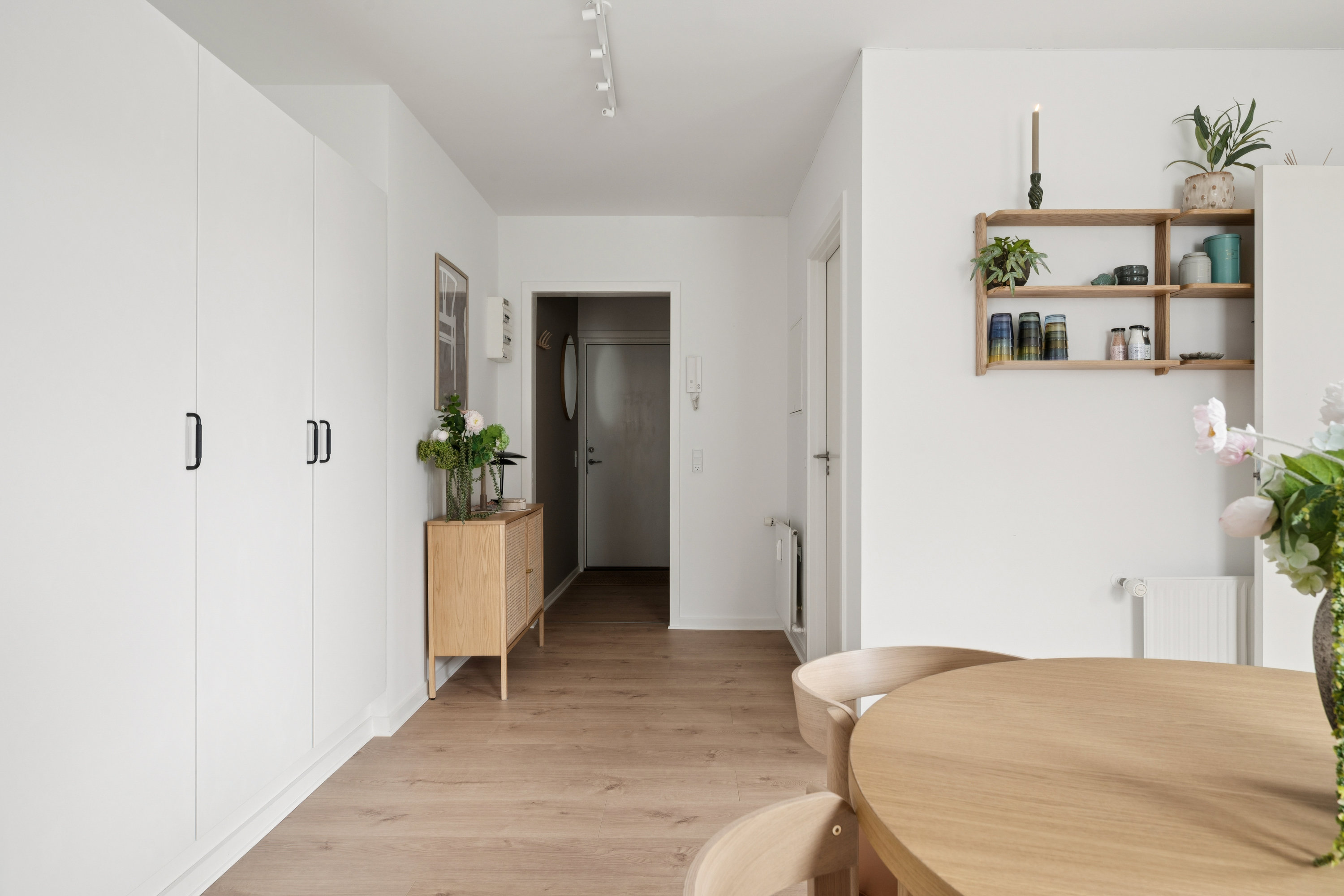 Fremhævet stue billede i fuldskærmstilstand. Billede af Frederiks Allé 36, 2. tv., 8000 Aarhus C