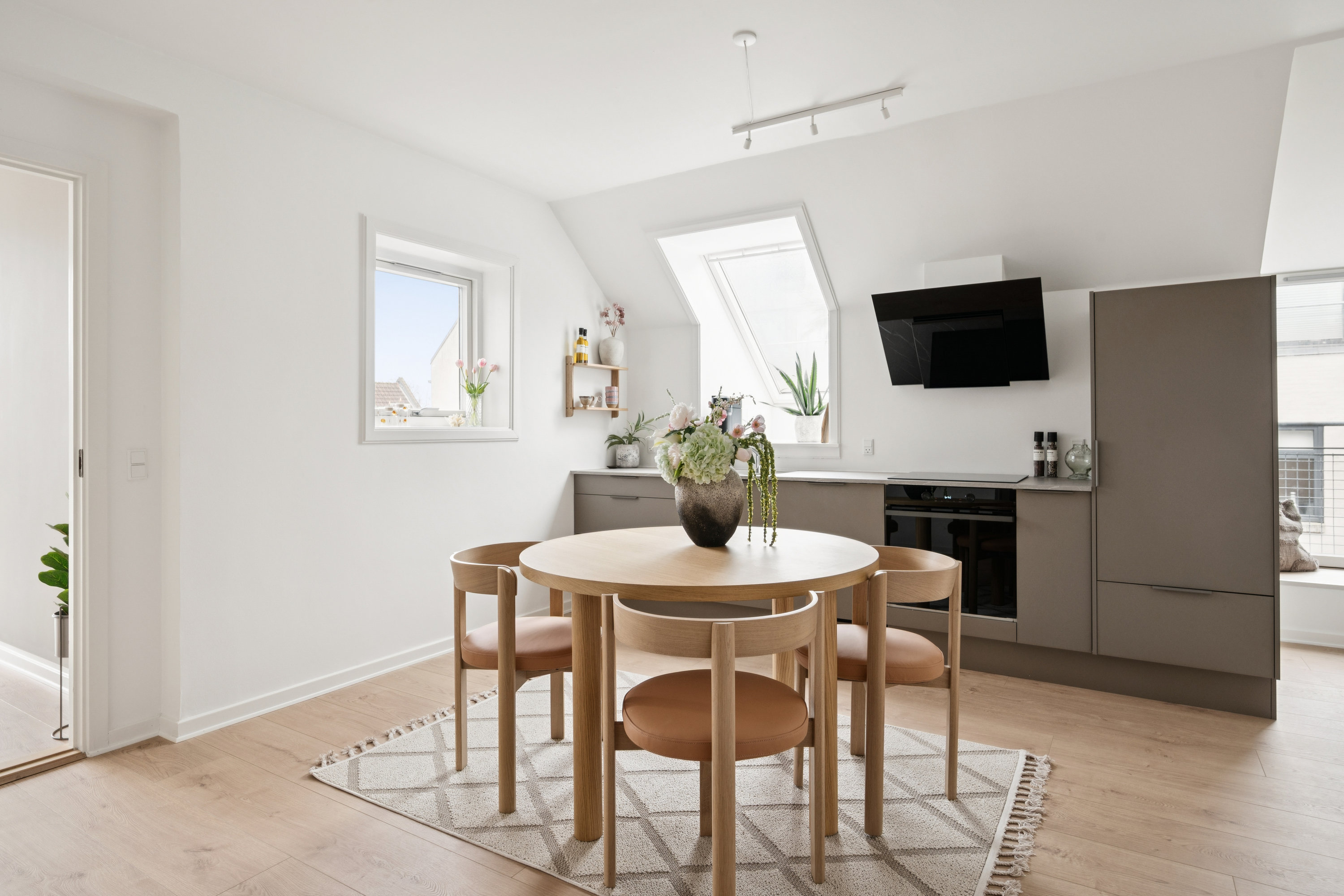 Fremhævet stue billede i fuldskærmstilstand. Billede af Frederiks Allé 36, 2. tv., 8000 Aarhus C