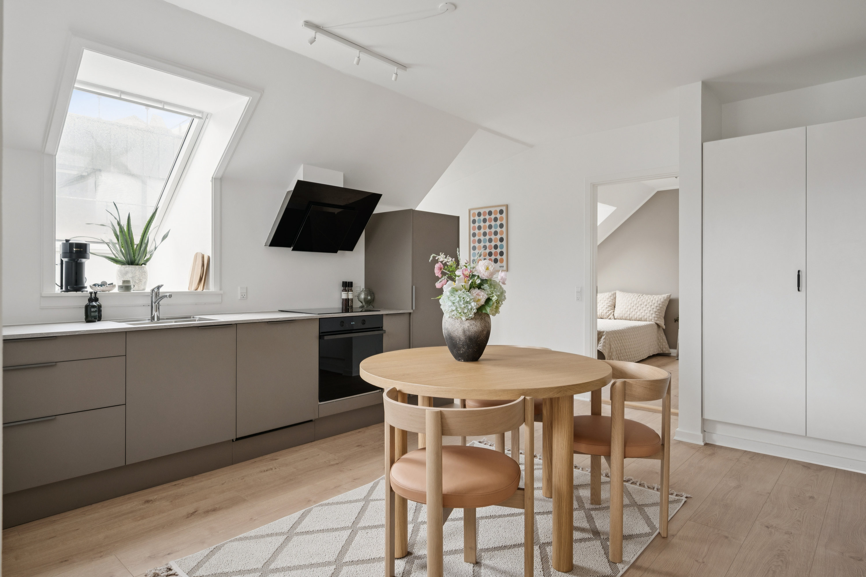 Fremhævet stue billede i fuldskærmstilstand. Billede af Frederiks Allé 36, 2. tv., 8000 Aarhus C