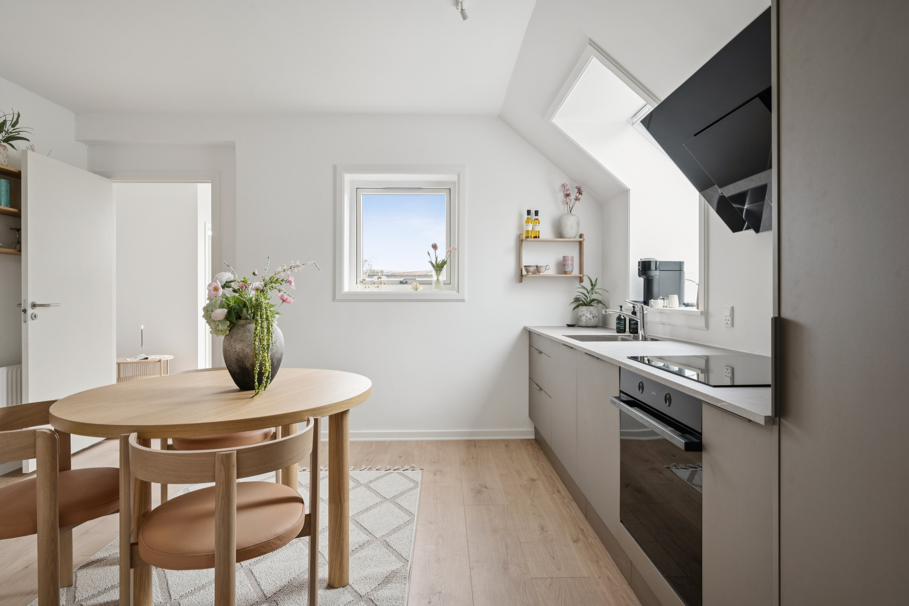 Fremhævet køkken billede i fuldskærmstilstand. Billede af Frederiks Allé 36, 2. tv., 8000 Aarhus C