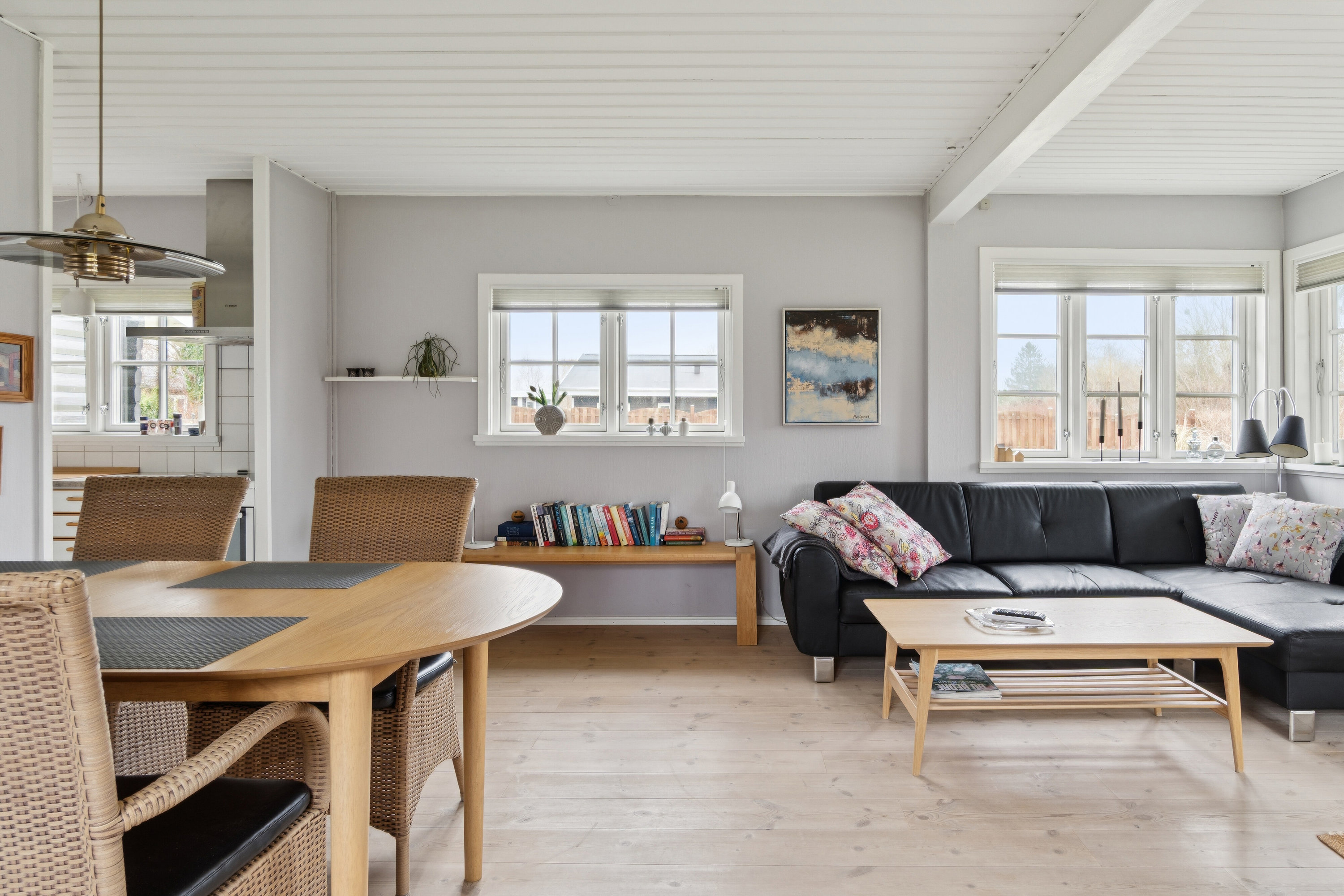 Fremhævet stue billede i fuldskærmstilstand. Billede af Svalevænget 4, 4400 Kalundborg