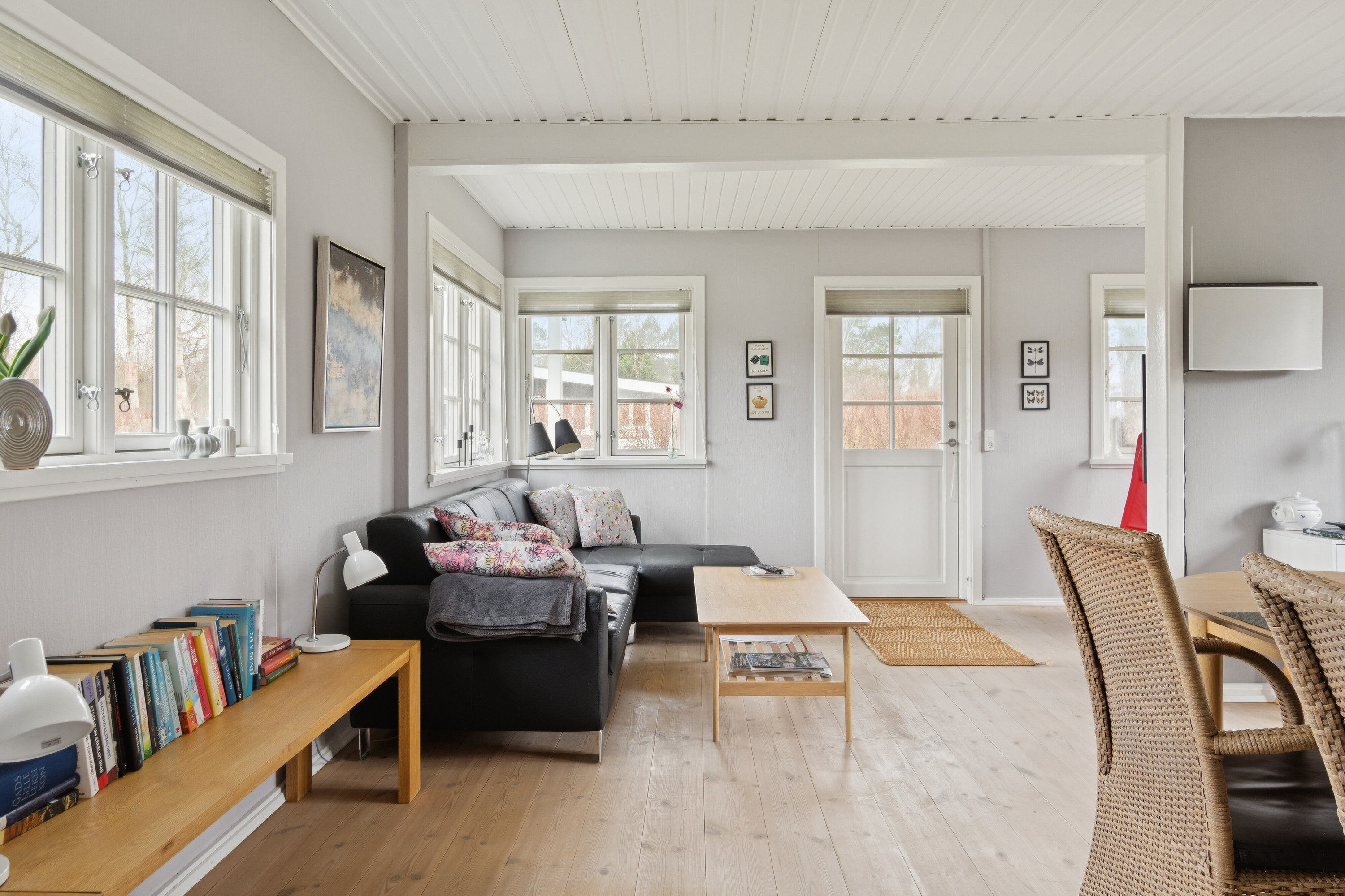 Fremhævet stue billede i fuldskærmstilstand. Billede af Svalevænget 4, 4400 Kalundborg