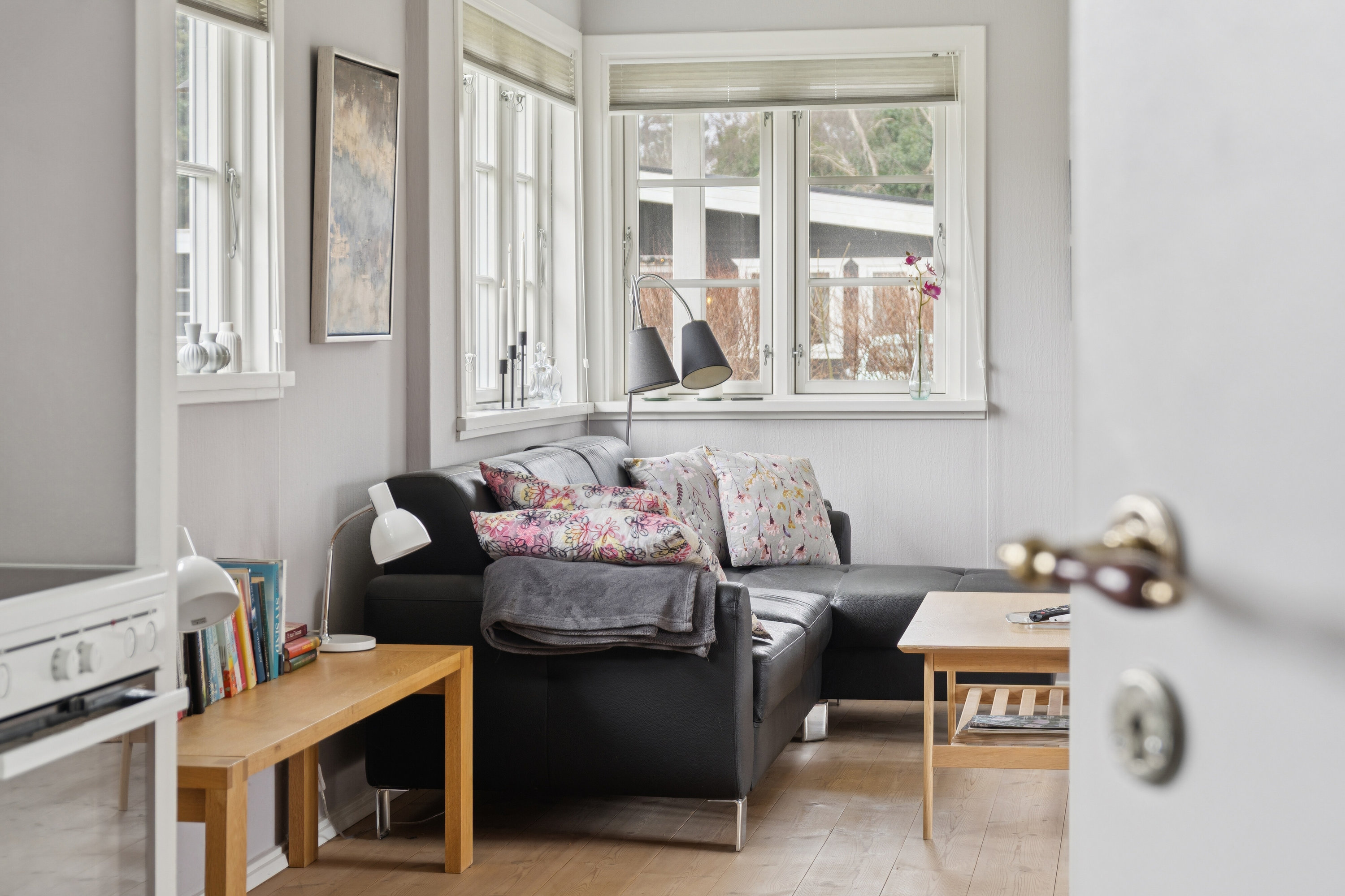 Fremhævet stue billede i fuldskærmstilstand. Billede af Svalevænget 4, 4400 Kalundborg