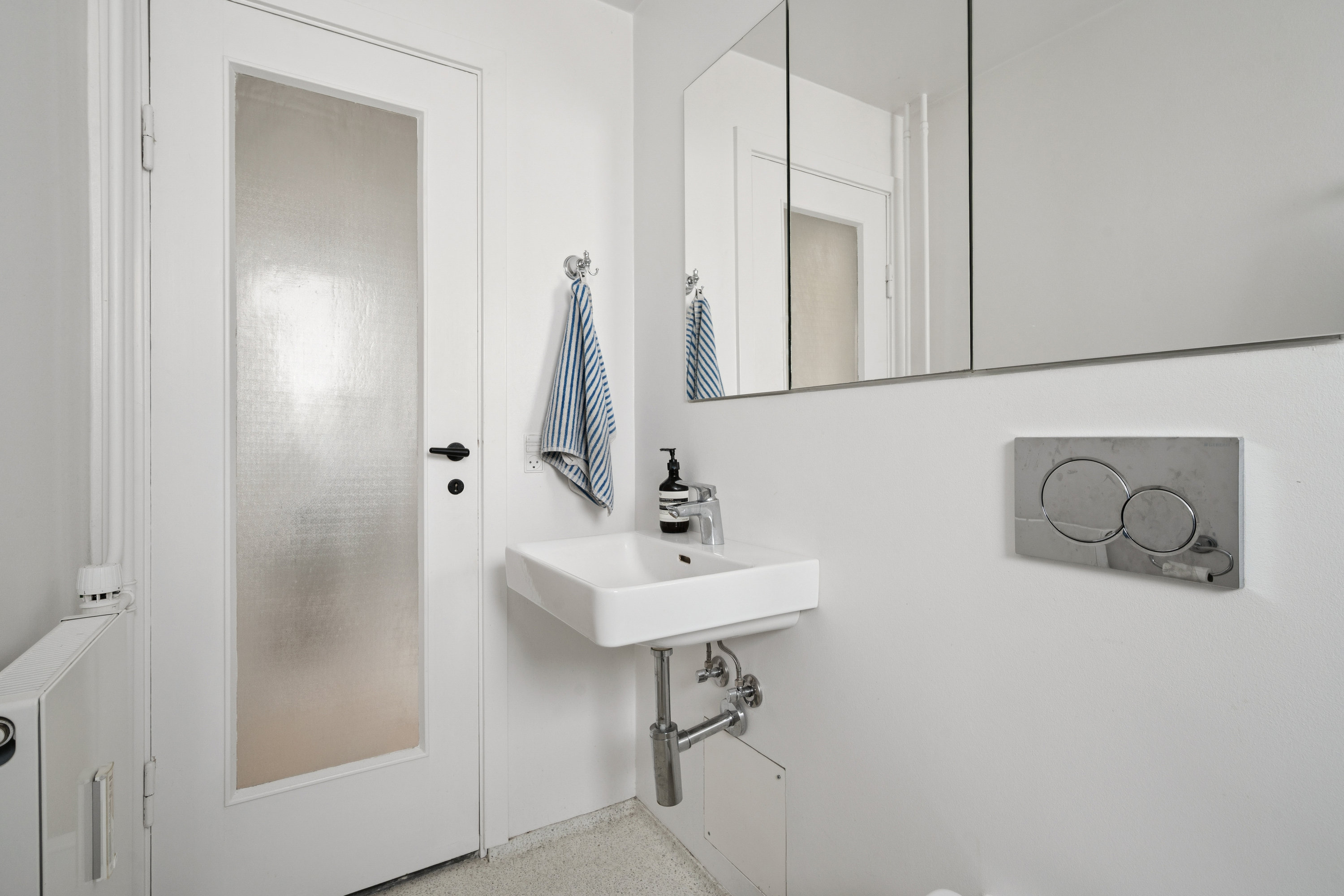 Fremhævet badeværelse billede i fuldskærmstilstand. Billede af Strandparken 36, 1. mf., 8000 Aarhus C