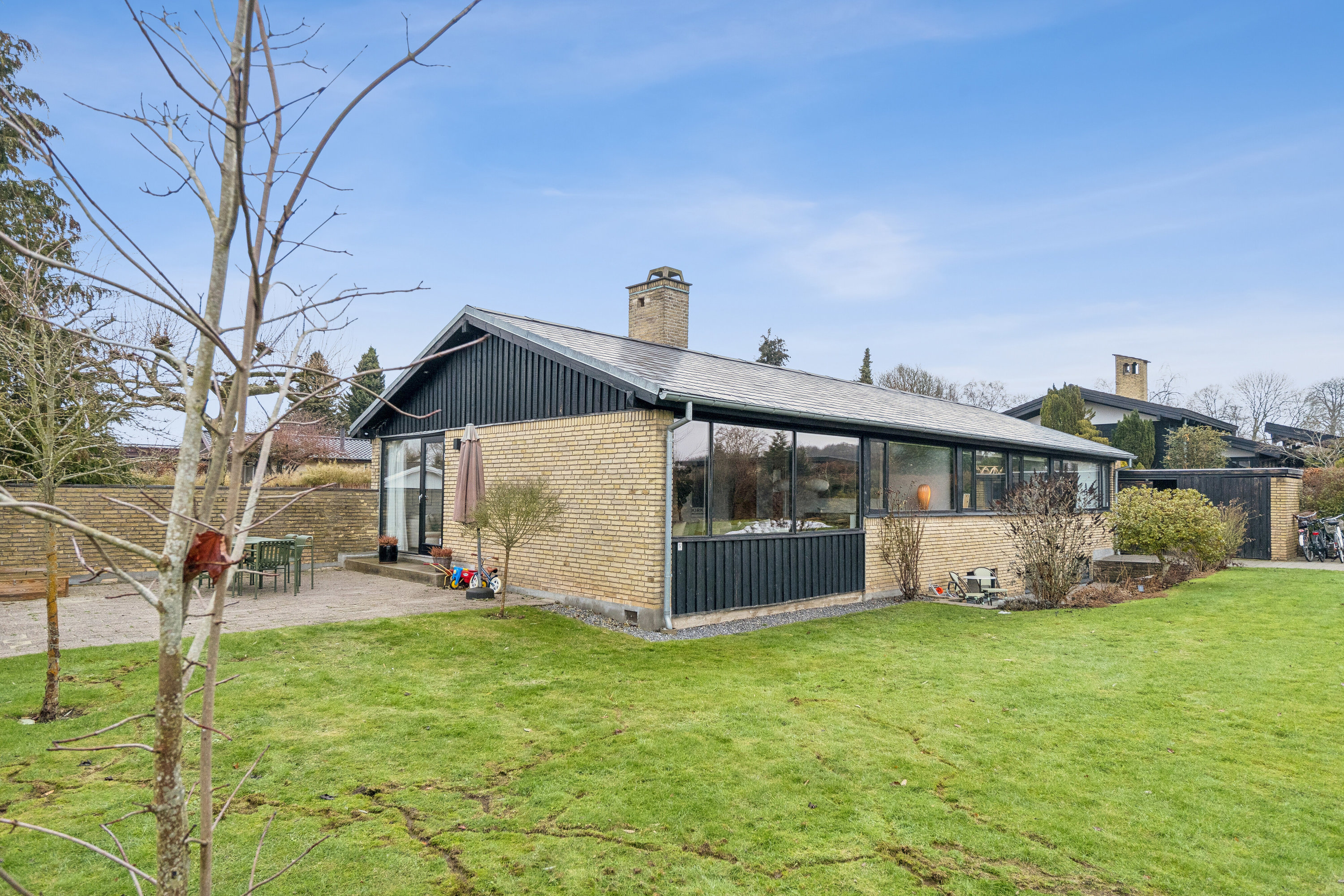 Fremhævet set fra haven billede i fuldskærmstilstand. Billede af Hvidegårdsparken 85, 2800 Kongens Lyngby