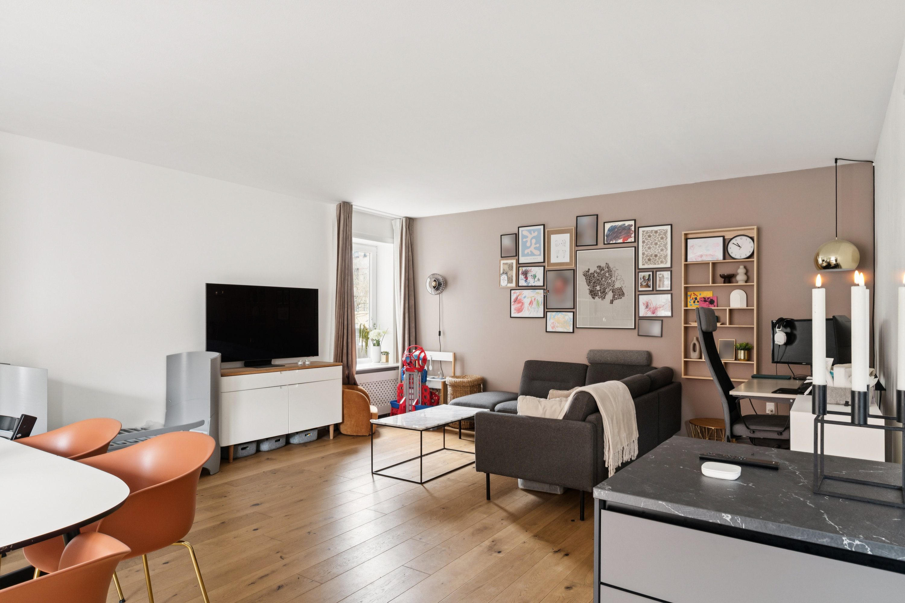 Fremhævet stue billede i fuldskærmstilstand. Billede af Randersgade 9, 1. tv., 2100 København Ø