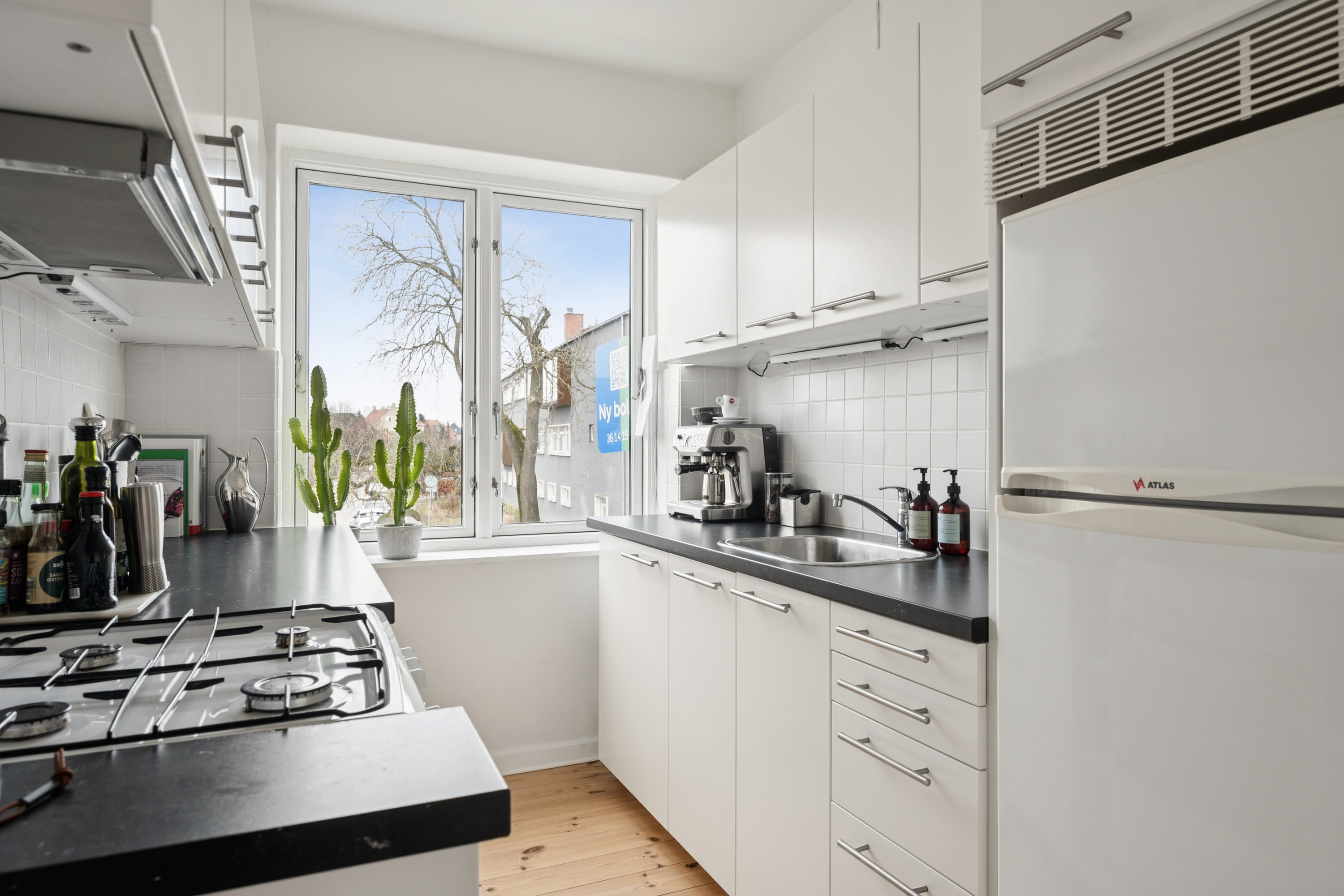 Fremhævet køkken billede i fuldskærmstilstand. Billede af Landlystvej 3B, 1. tv., 2500 Valby