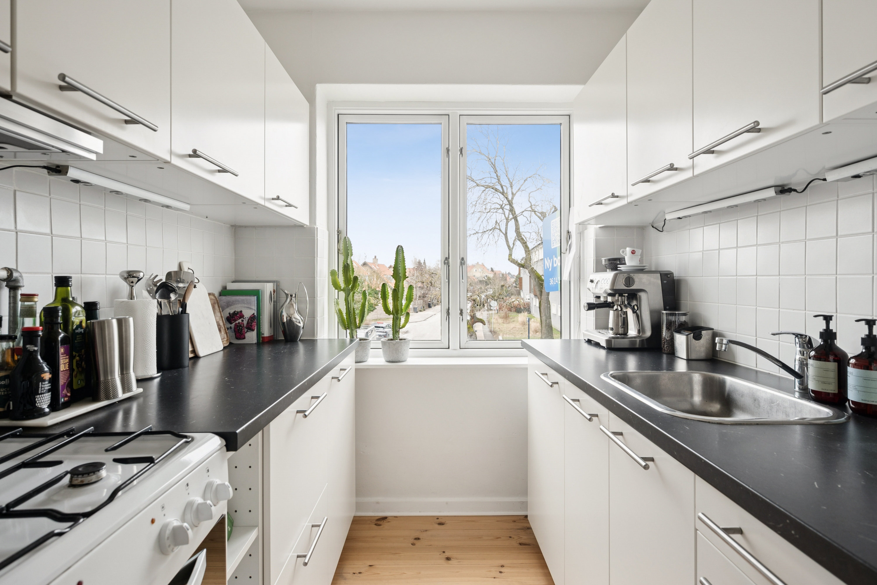 Fremhævet køkken billede i fuldskærmstilstand. Billede af Landlystvej 3B, 1. tv., 2500 Valby