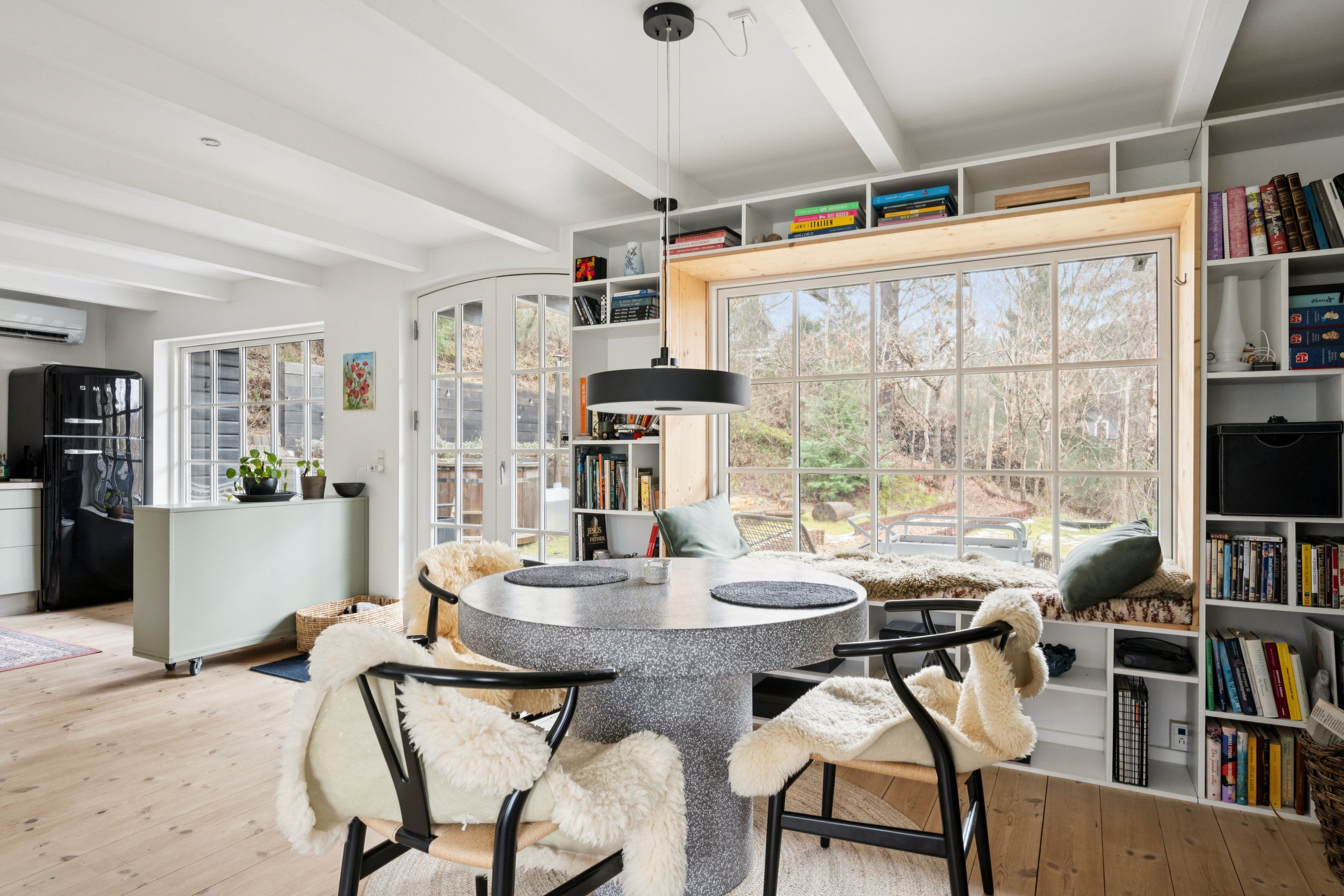 Fremhævet stue billede i fuldskærmstilstand. Billede af Fyrreslugten 24, Dråby, 8400 Ebeltoft