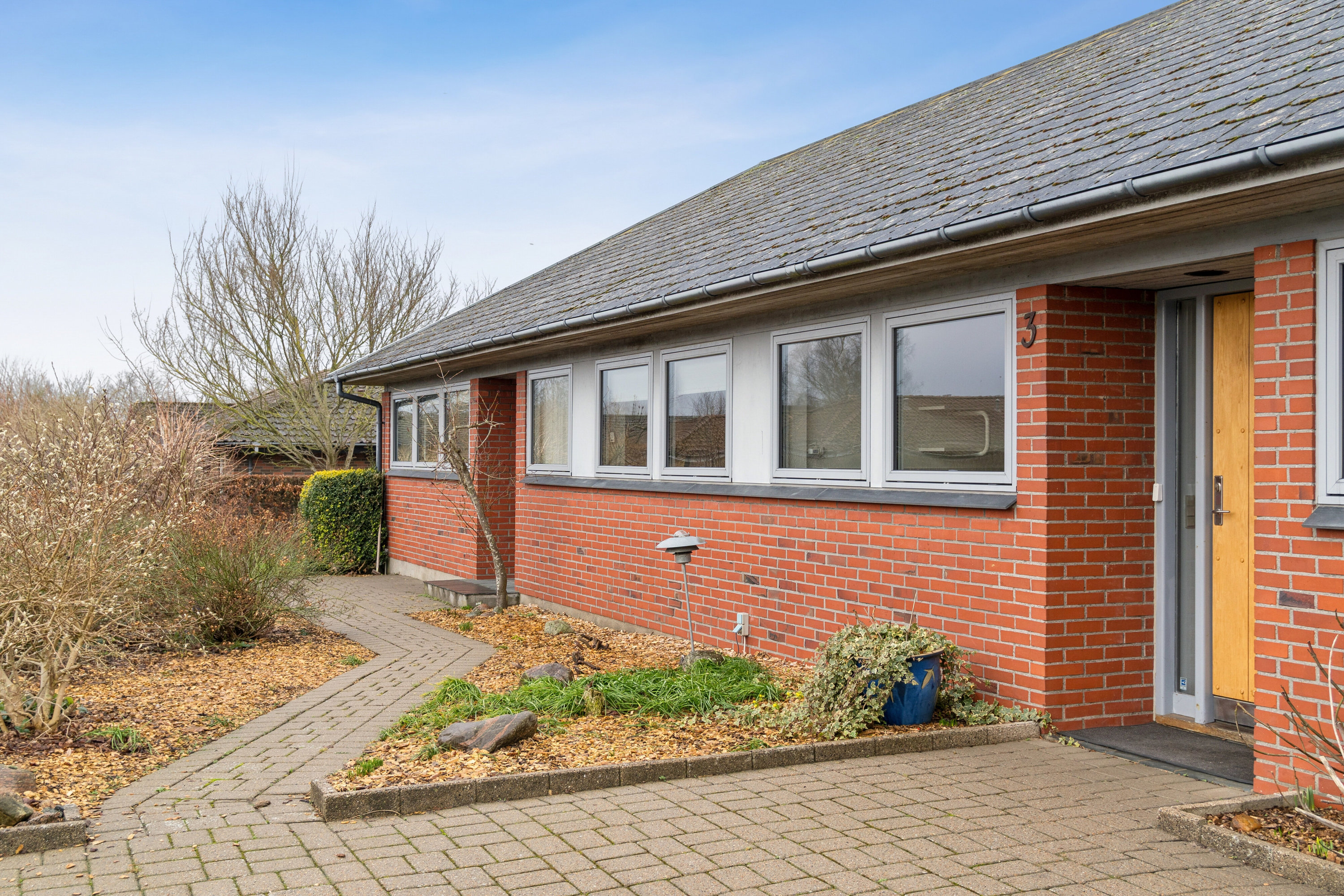 Fremhævet udendørs billede i fuldskærmstilstand. Billede af Mellemvej 3, Vantinge, 5750 Ringe