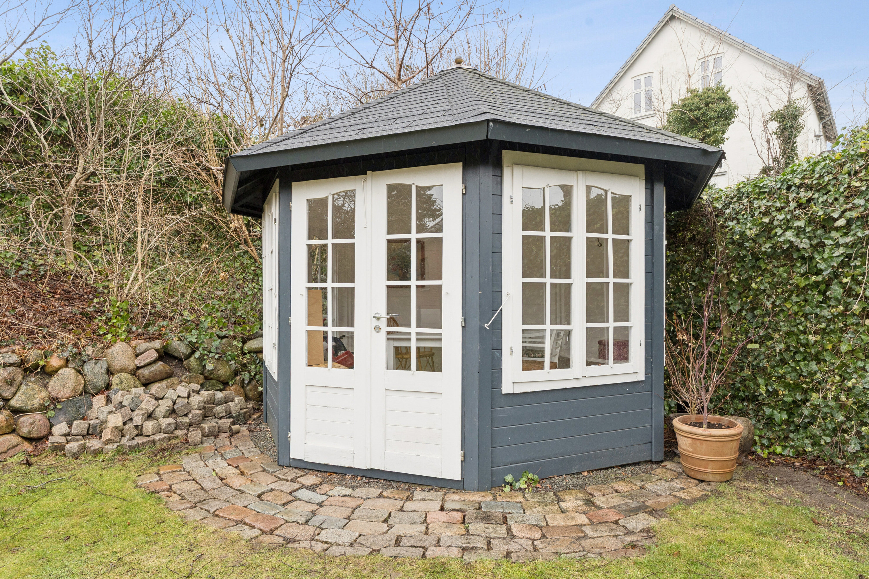 Fremhævet udendørs billede i fuldskærmstilstand. Billede af Vangen 15, 8270 Højbjerg