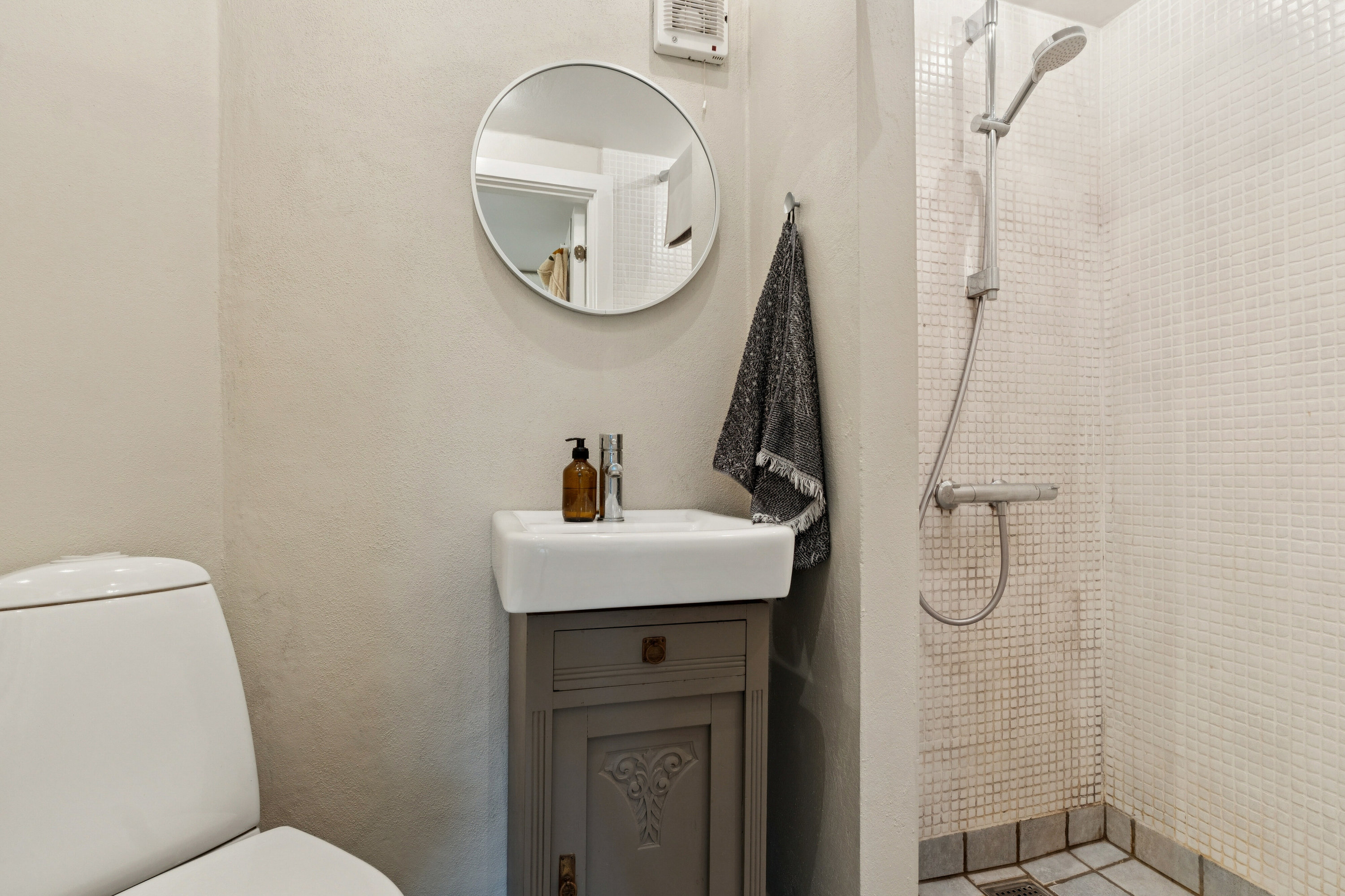 Fremhævet badeværelse billede i fuldskærmstilstand. Billede af Vangen 15, 8270 Højbjerg