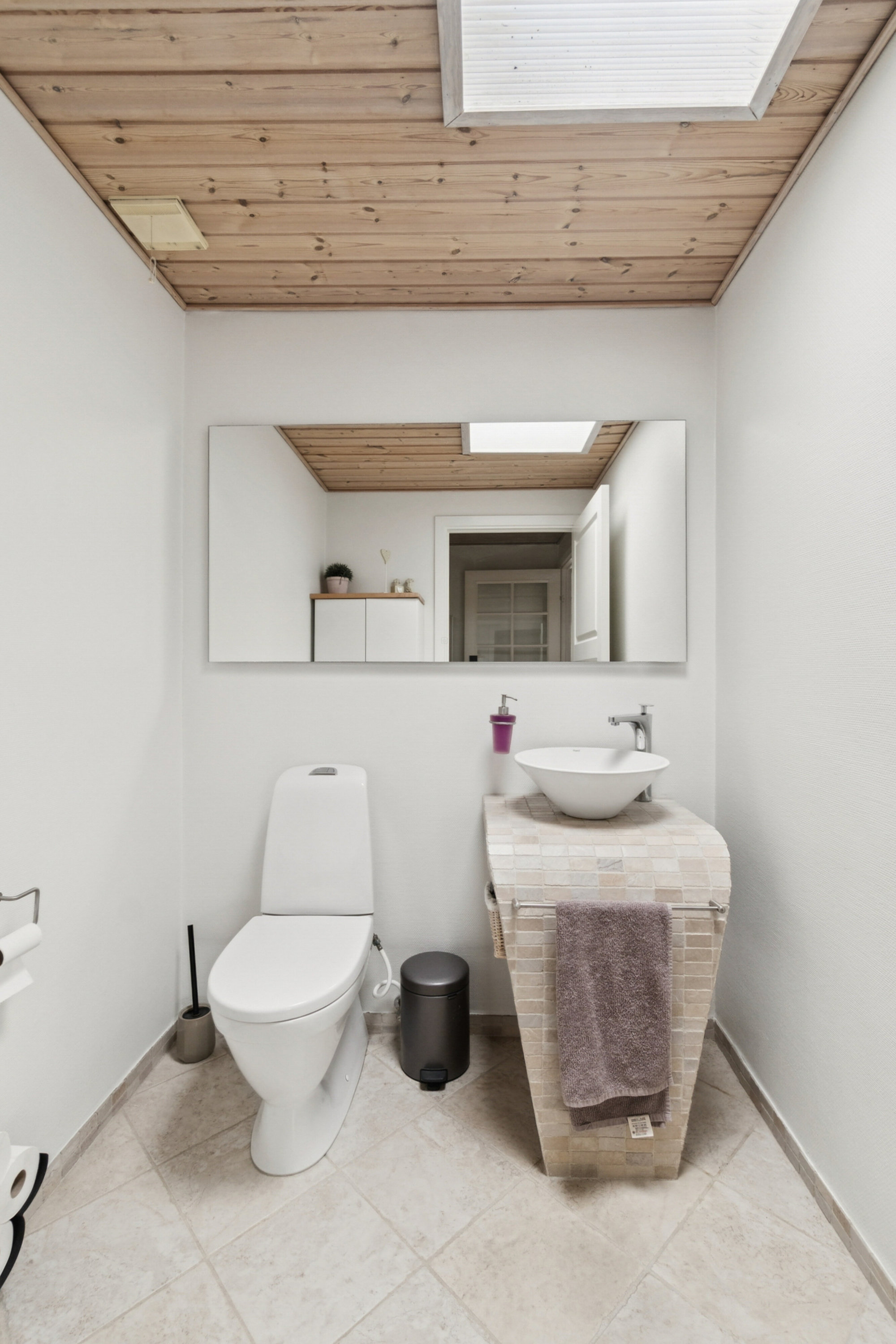 Fremhævet toilet billede i fuldskærmstilstand. Billede af Allingvej 100, 2650 Hvidovre