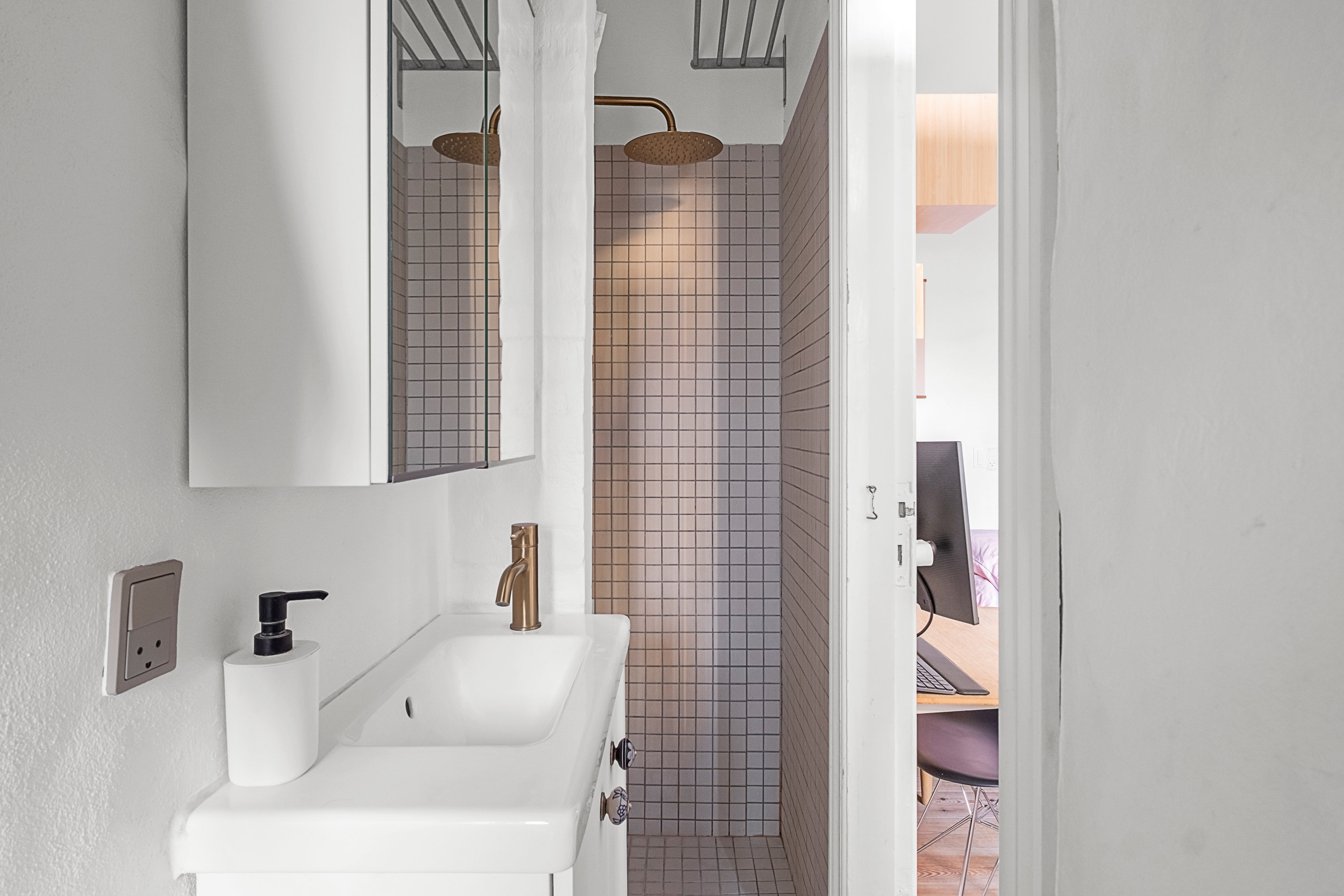 Fremhævet badeværelse billede i fuldskærmstilstand. Billede af Odensegade 40, st.., 8000 Aarhus C