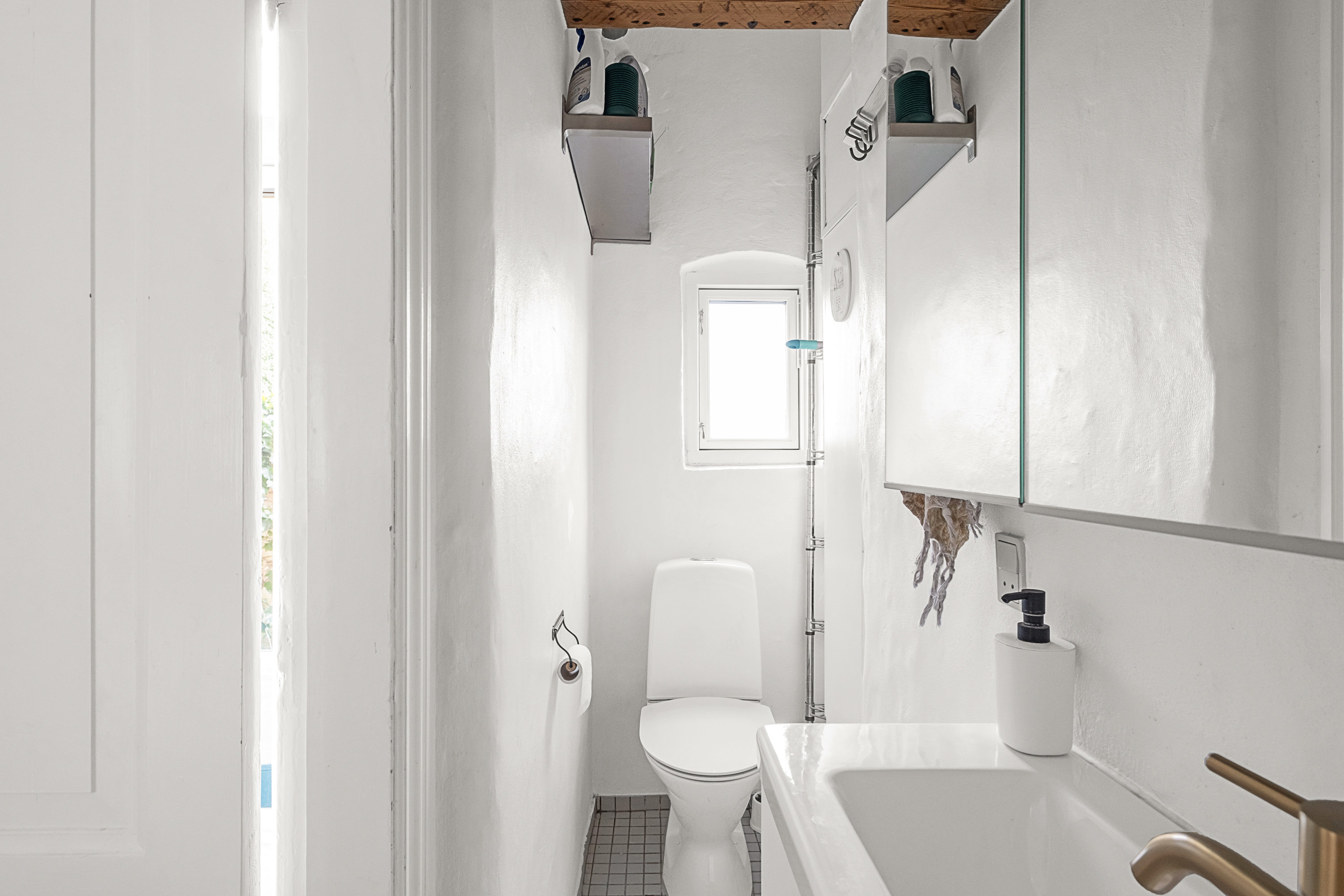 Fremhævet badeværelse billede i fuldskærmstilstand. Billede af Odensegade 40, st.., 8000 Aarhus C