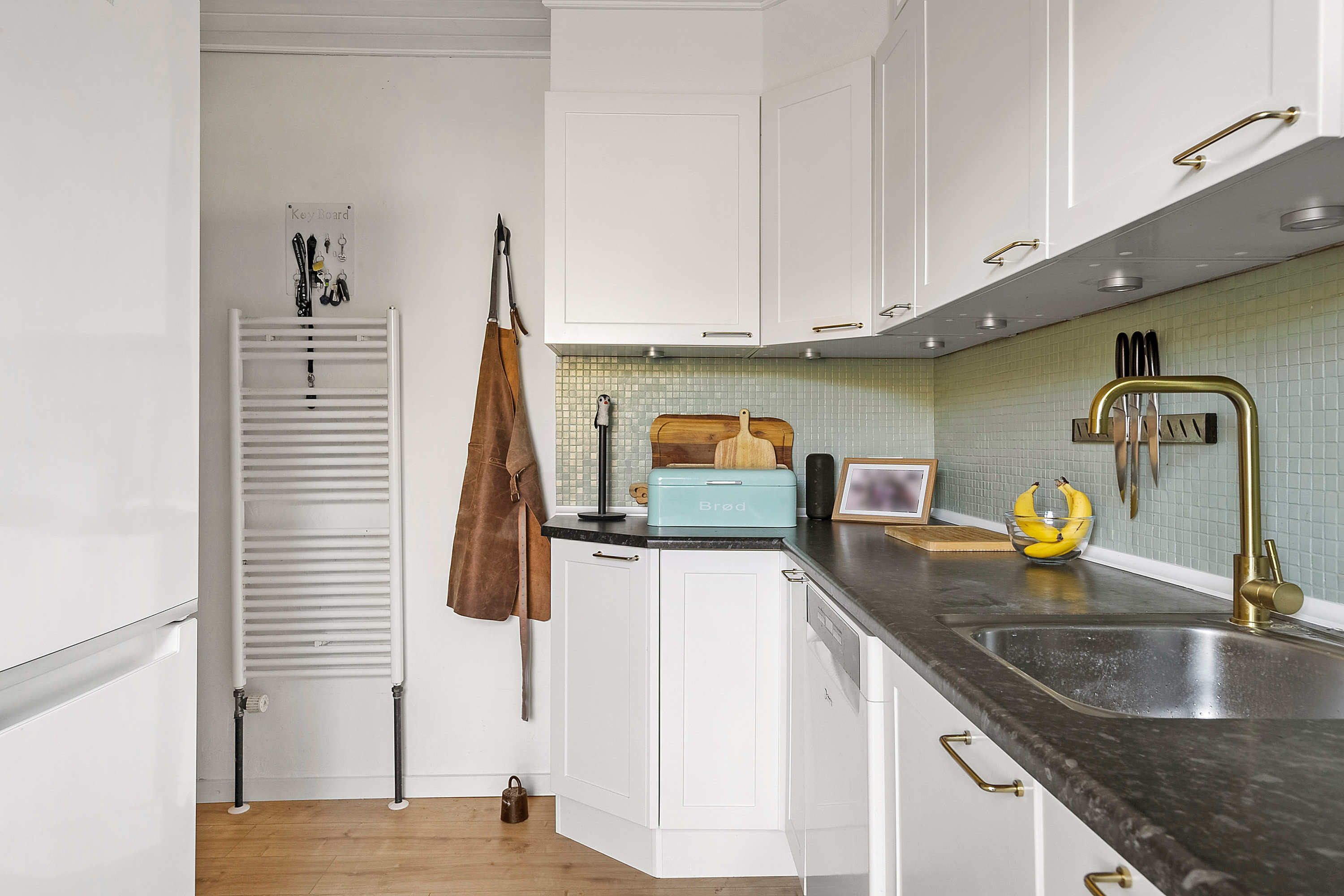 Fremhævet køkken billede i fuldskærmstilstand. Billede af Løgumklostervej 160, 6200 Aabenraa