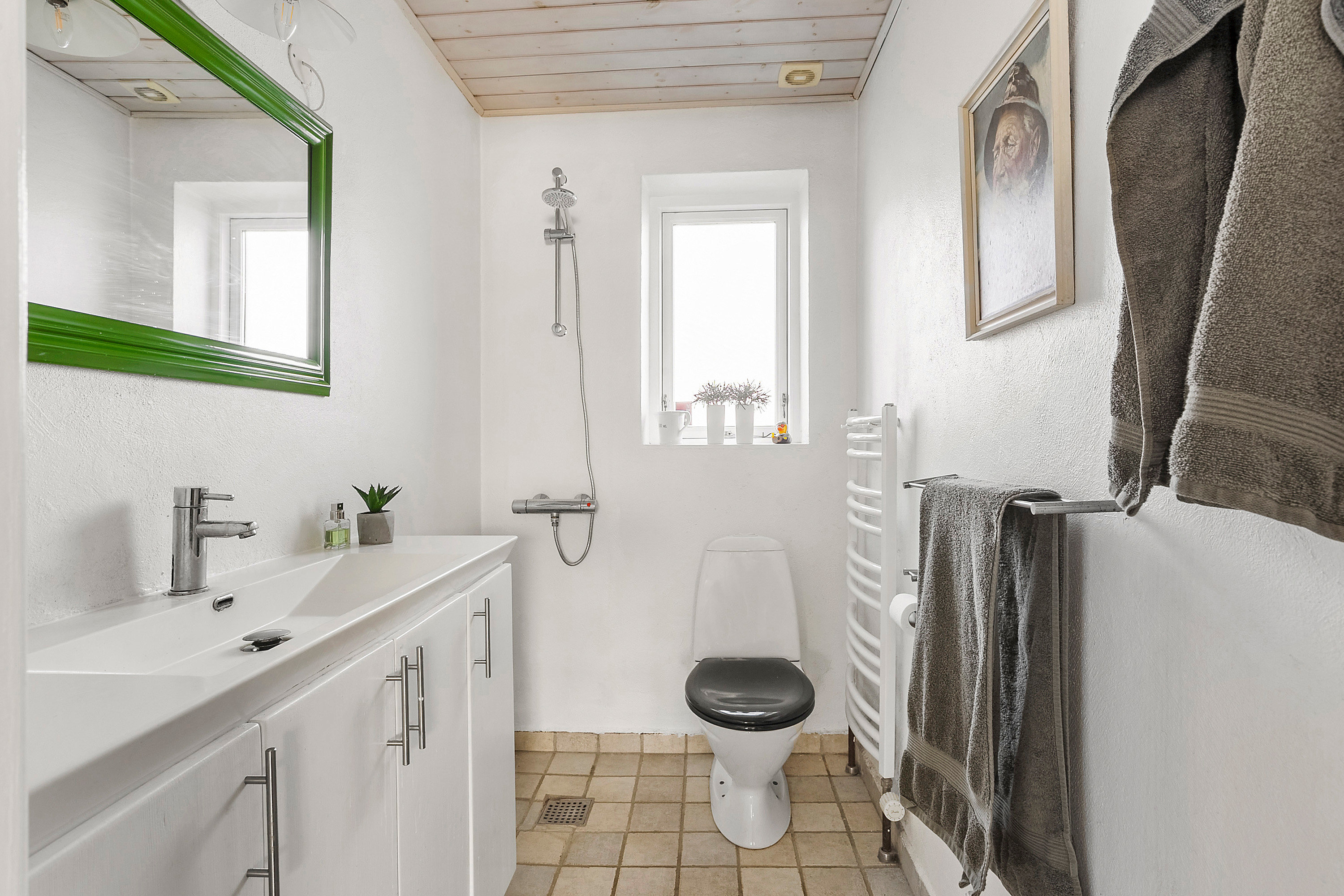 Fremhævet badeværelse billede i fuldskærmstilstand. Billede af Løgumklostervej 160, 6200 Aabenraa