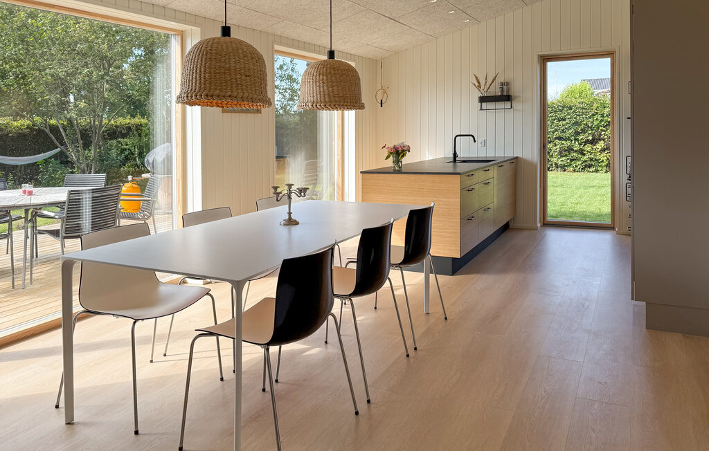 Fremhævet  billede i fuldskærmstilstand. Billede af Valmuevej 25, Følle Strand, 8410 Rønde