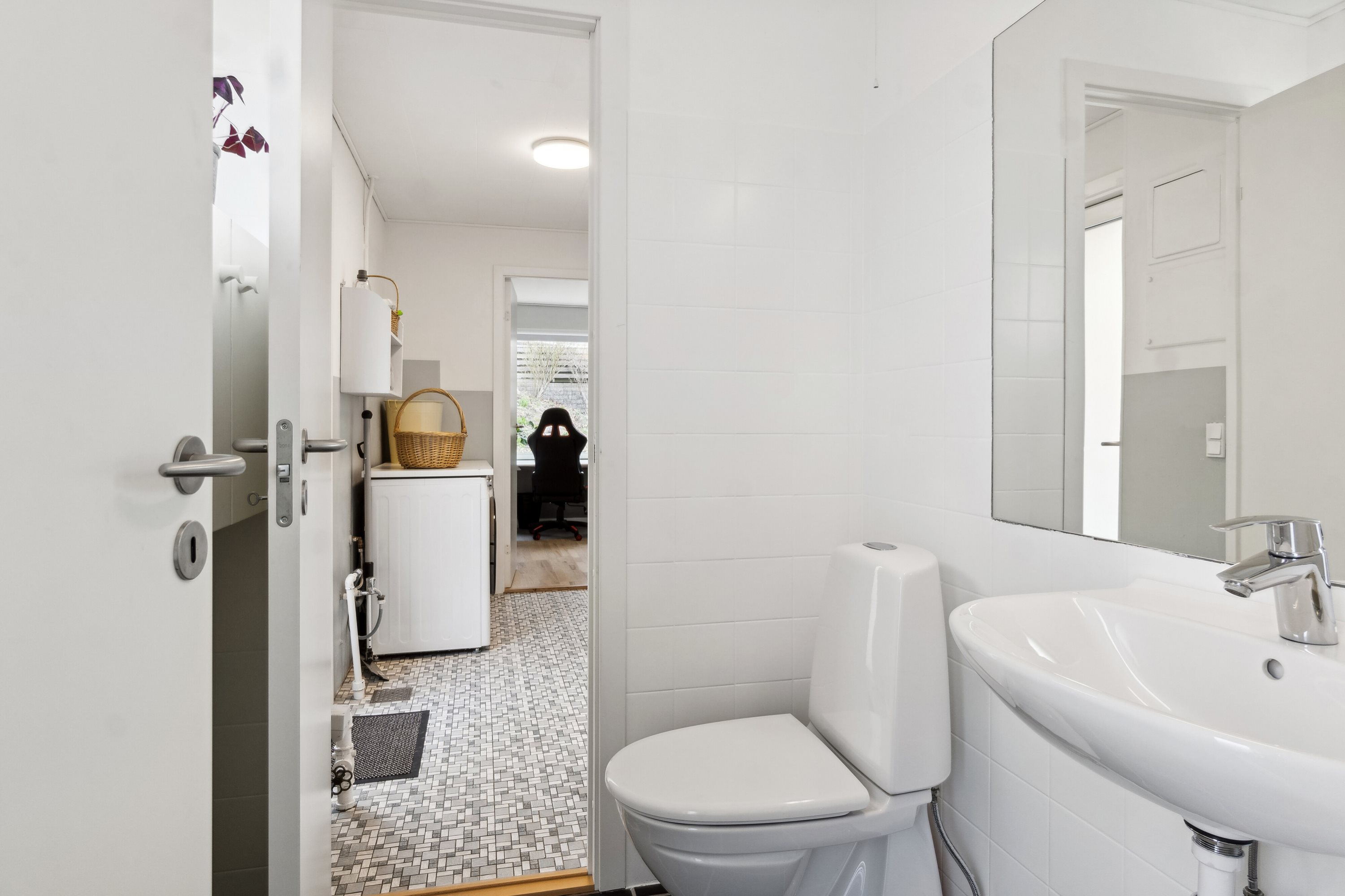 Fremhævet badeværelse billede i fuldskærmstilstand. Billede af Gl. Frederiksborgvej 80, Ny Hammersholt, 3400 Hillerød