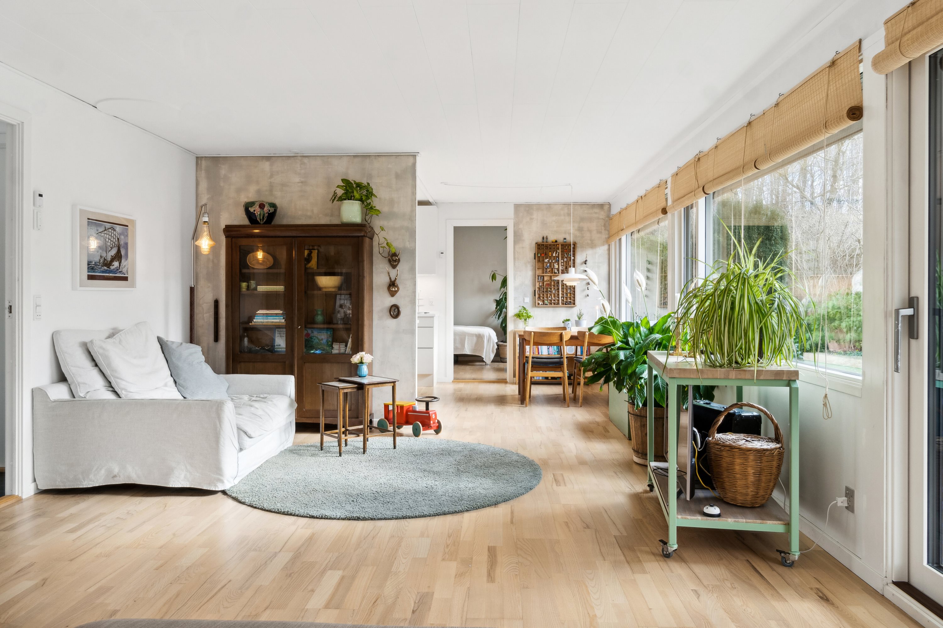 Fremhævet stue billede i fuldskærmstilstand. Billede af Gl. Frederiksborgvej 80, Ny Hammersholt, 3400 Hillerød