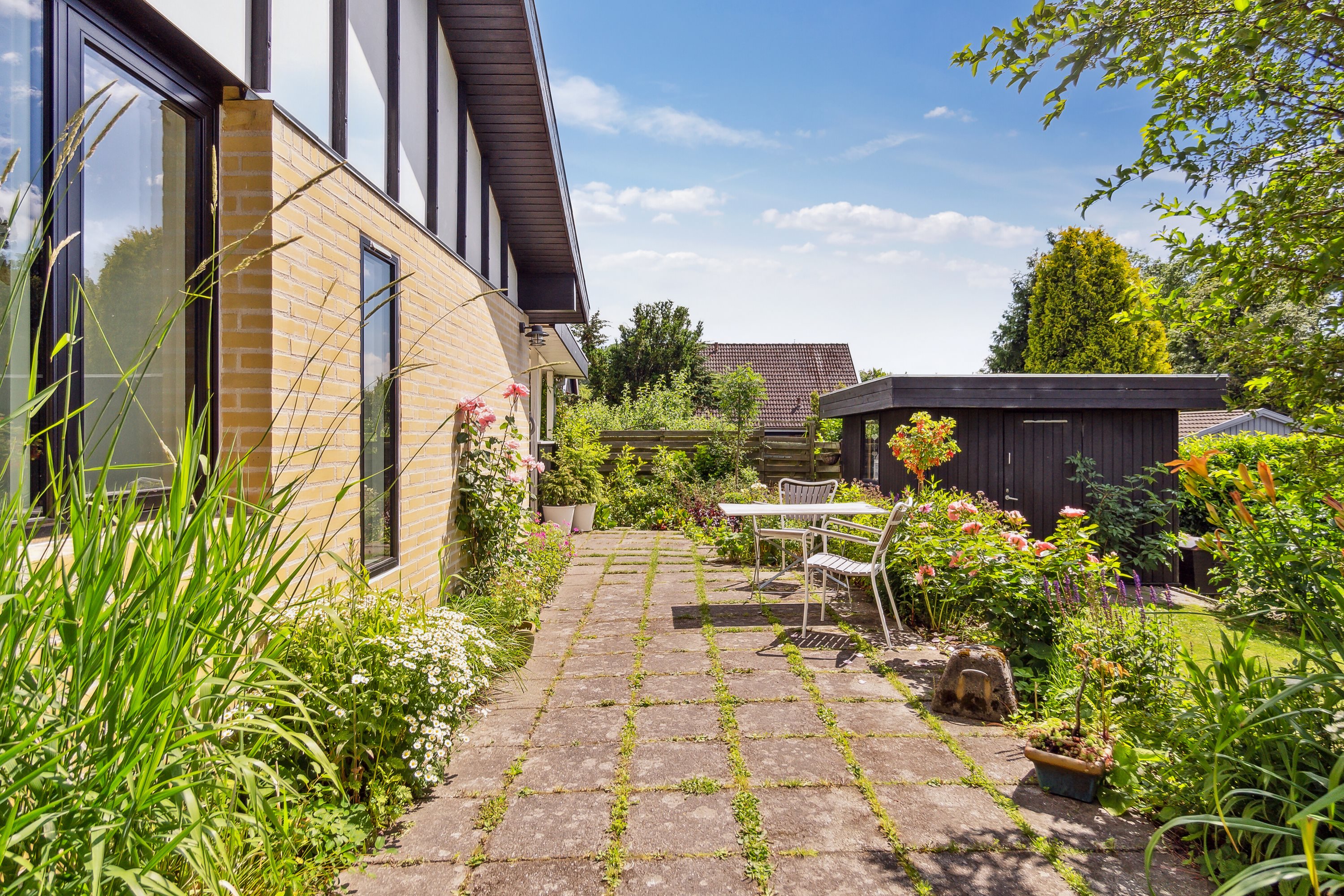 Fremhævet terrasse billede i fuldskærmstilstand. Billede af Gl. Frederiksborgvej 80, Ny Hammersholt, 3400 Hillerød