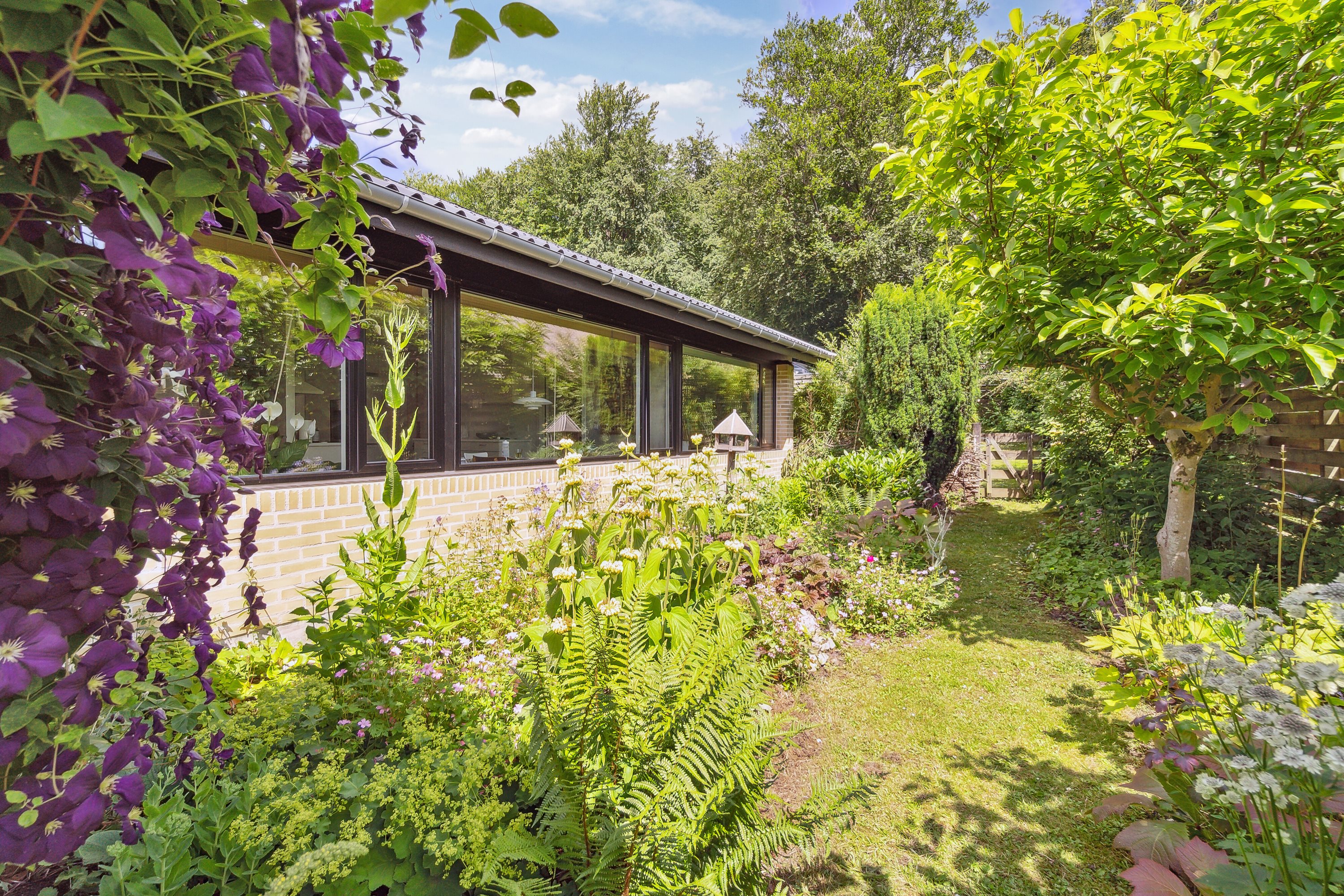 Fremhævet have billede i fuldskærmstilstand. Billede af Gl. Frederiksborgvej 80, Ny Hammersholt, 3400 Hillerød