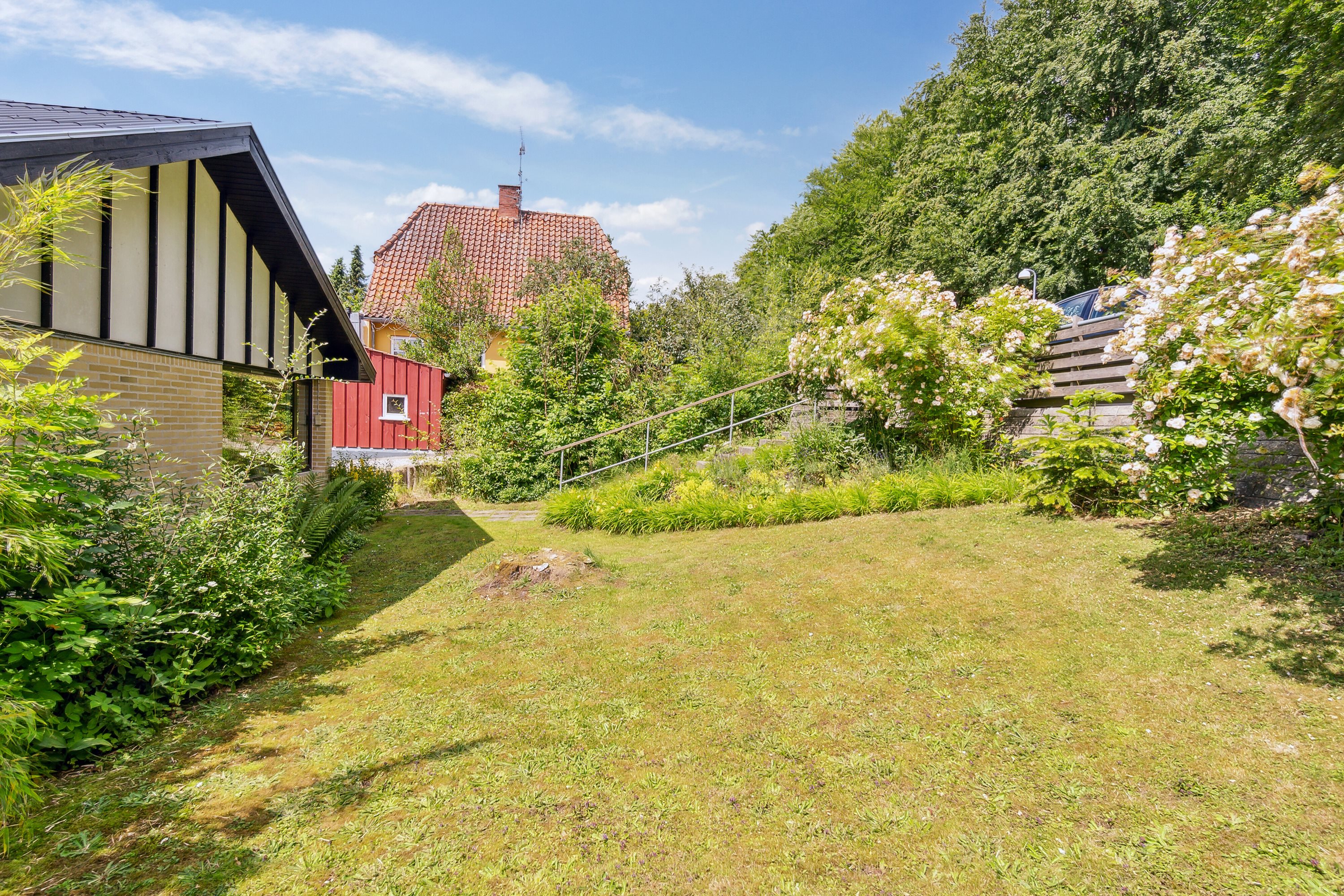 Fremhævet set fra haven billede i fuldskærmstilstand. Billede af Gl. Frederiksborgvej 80, Ny Hammersholt, 3400 Hillerød