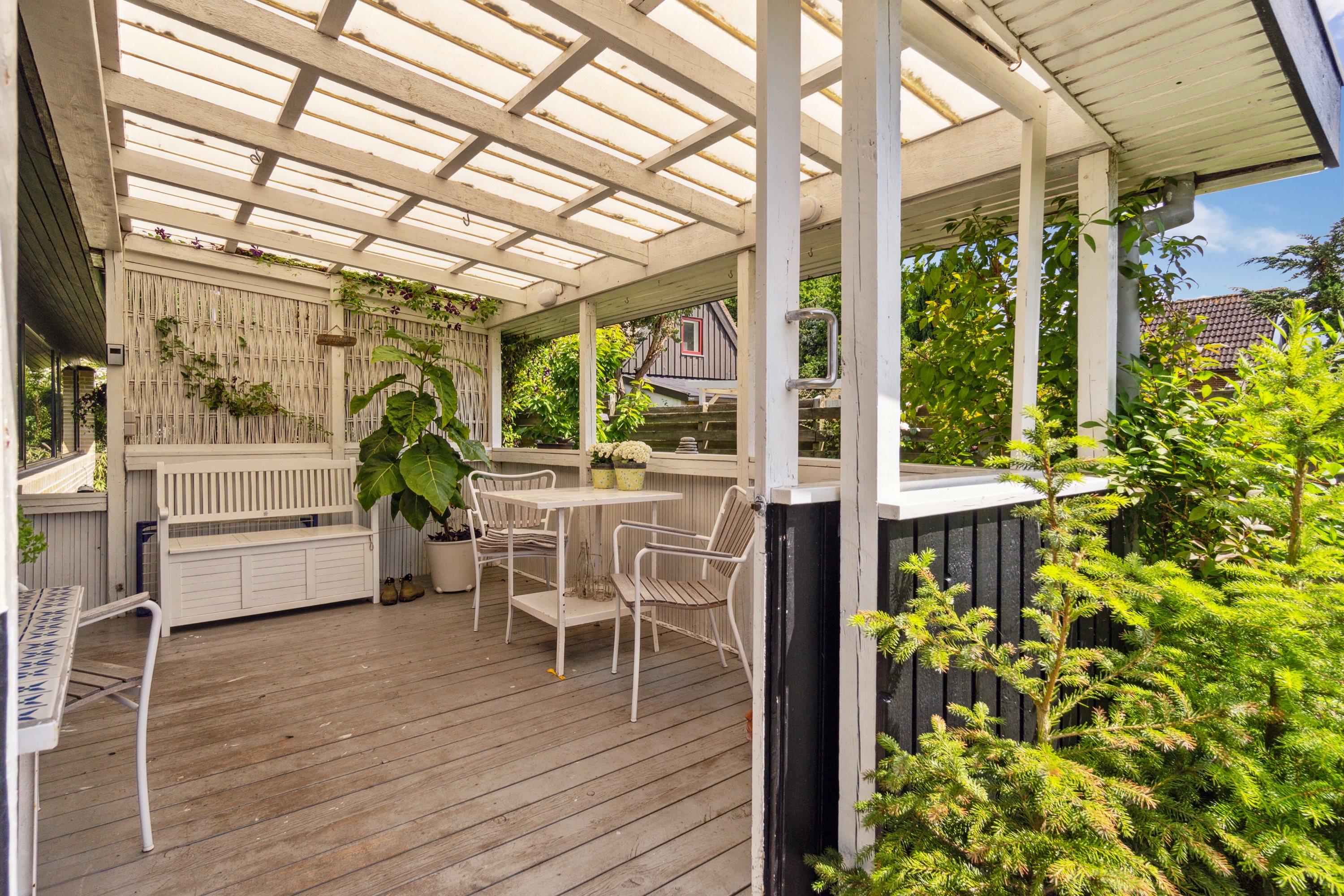 Fremhævet udestue billede i fuldskærmstilstand. Billede af Gl. Frederiksborgvej 80, Ny Hammersholt, 3400 Hillerød