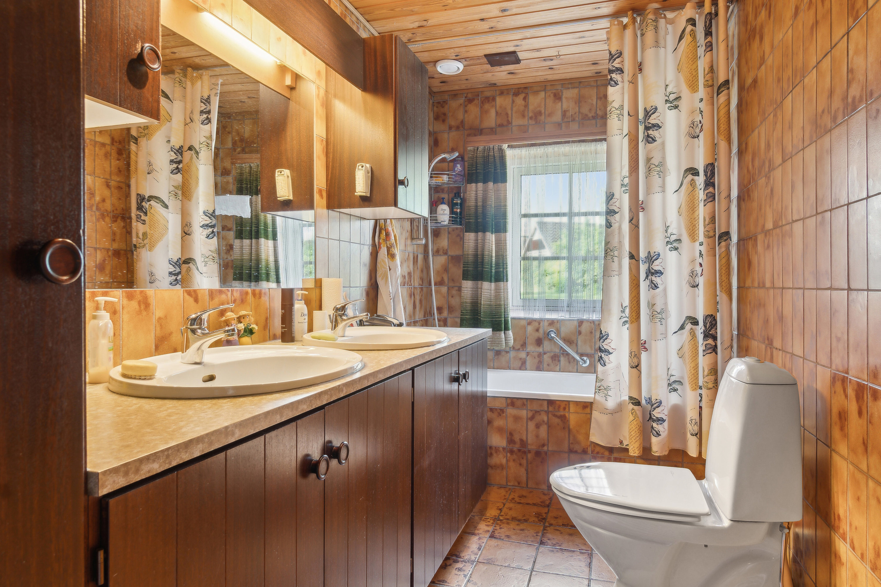 Fremhævet badeværelse billede i fuldskærmstilstand. Billede af Præstemarken 16, Nr Onsild, 9500 Hobro