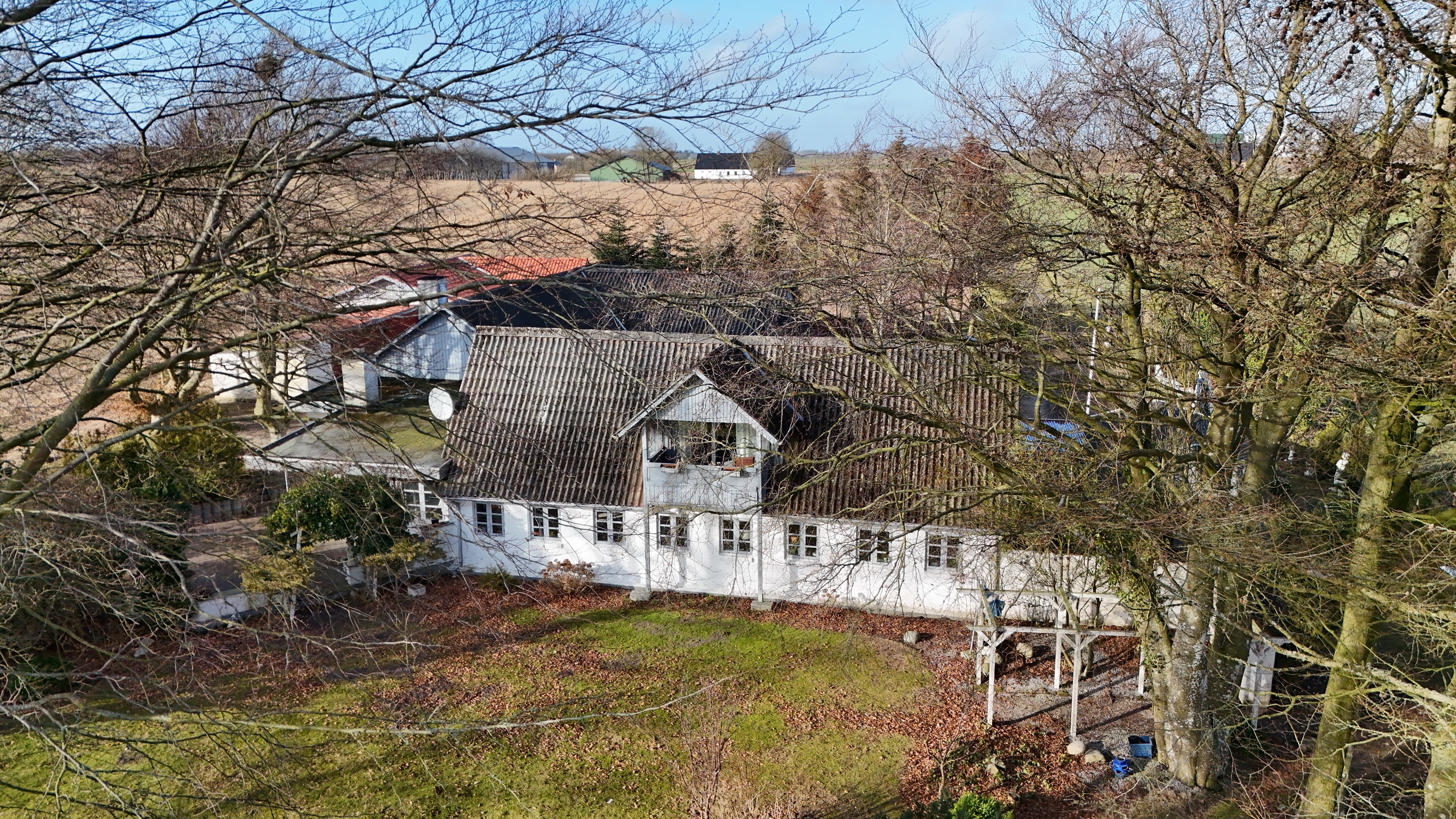 Fremhævet drone billede i fuldskærmstilstand. Billede af Karlbyvej 1, Karlby, 9500 Hobro