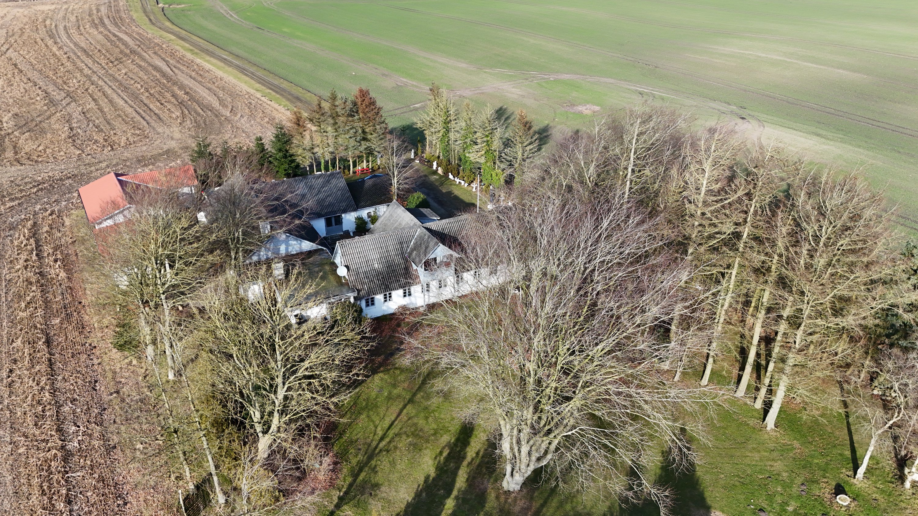 Fremhævet drone billede i fuldskærmstilstand. Billede af Karlbyvej 1, Karlby, 9500 Hobro