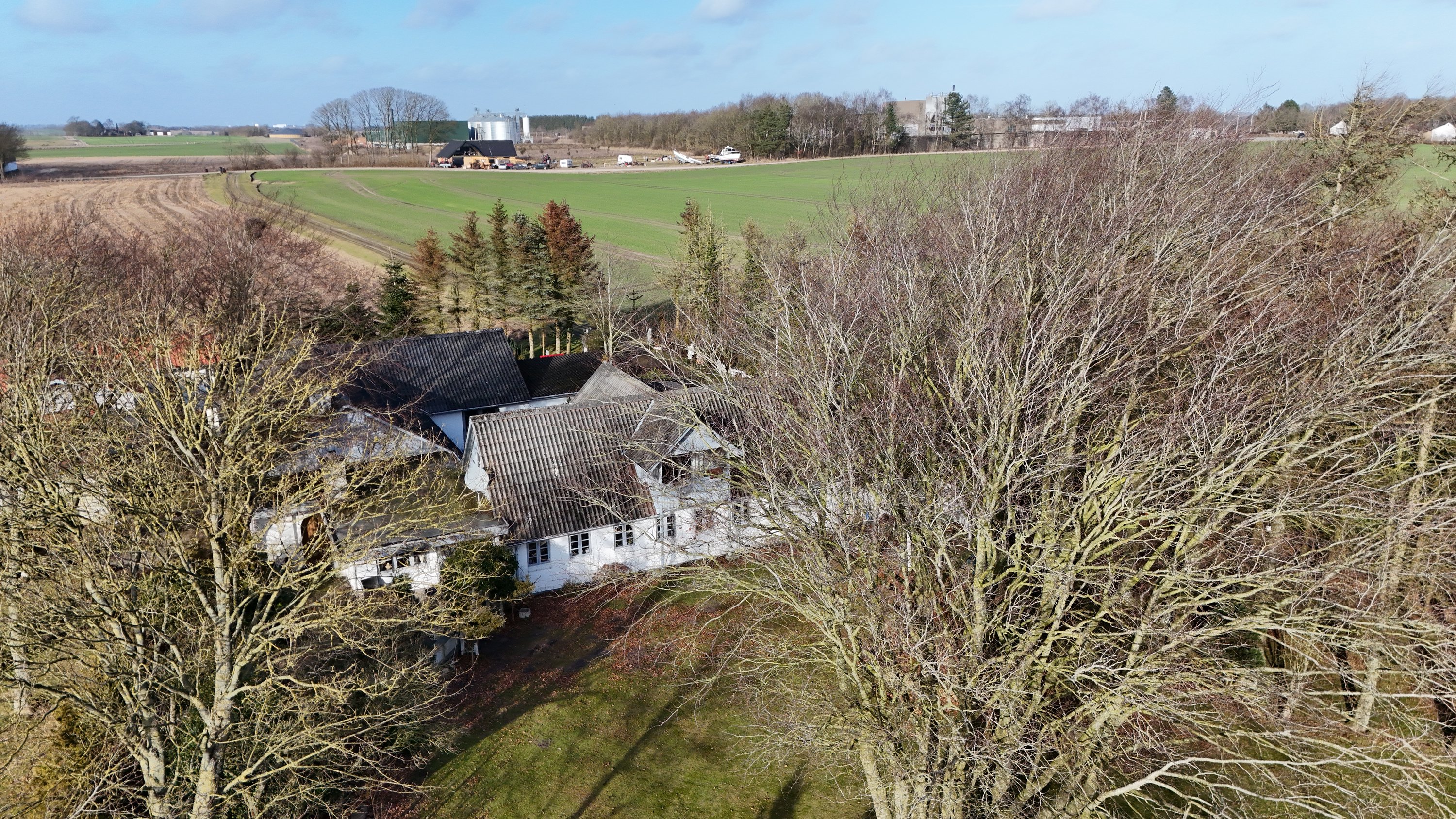 Fremhævet drone billede i fuldskærmstilstand. Billede af Karlbyvej 1, Karlby, 9500 Hobro