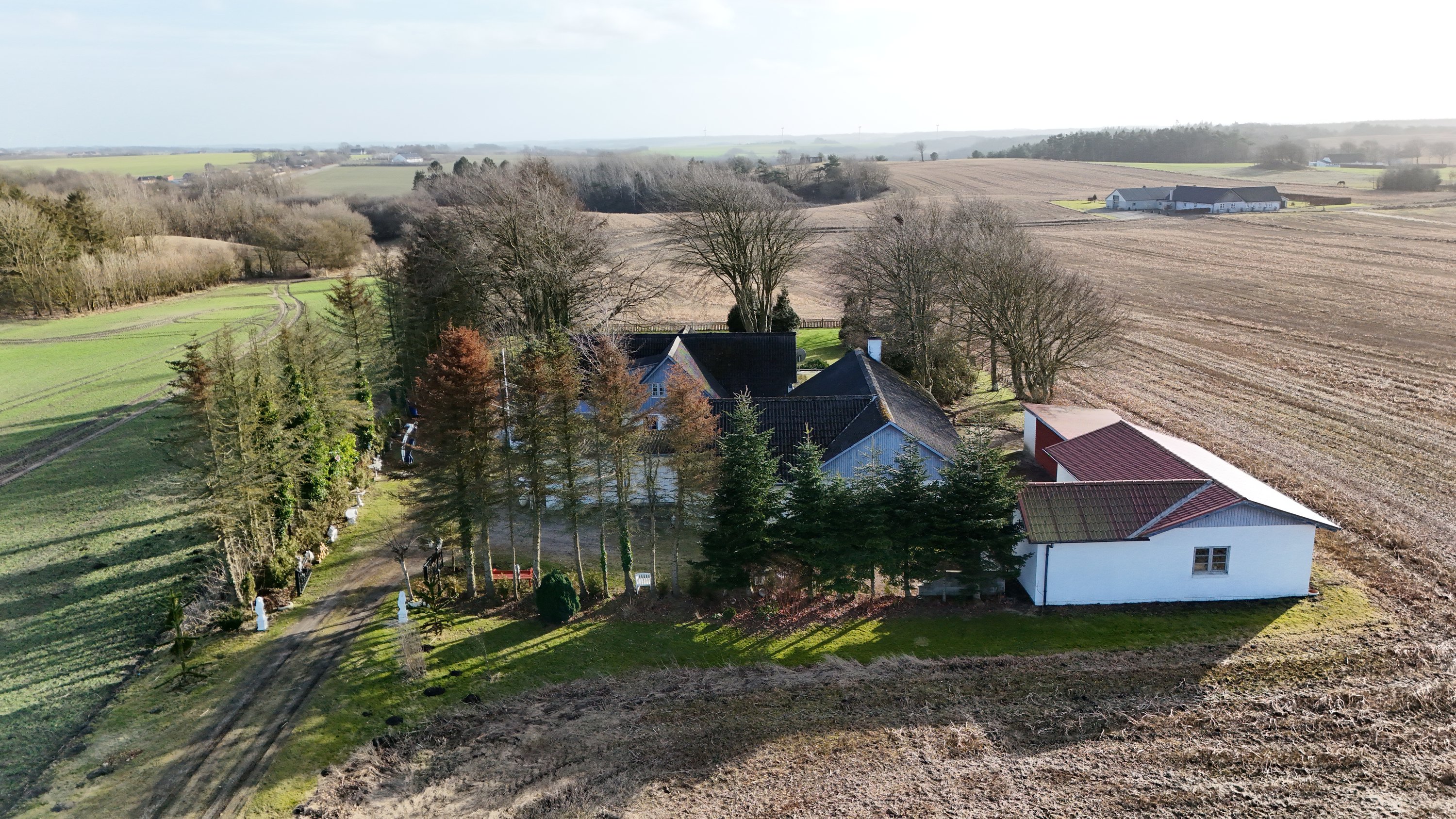 Fremhævet drone billede i fuldskærmstilstand. Billede af Karlbyvej 1, Karlby, 9500 Hobro