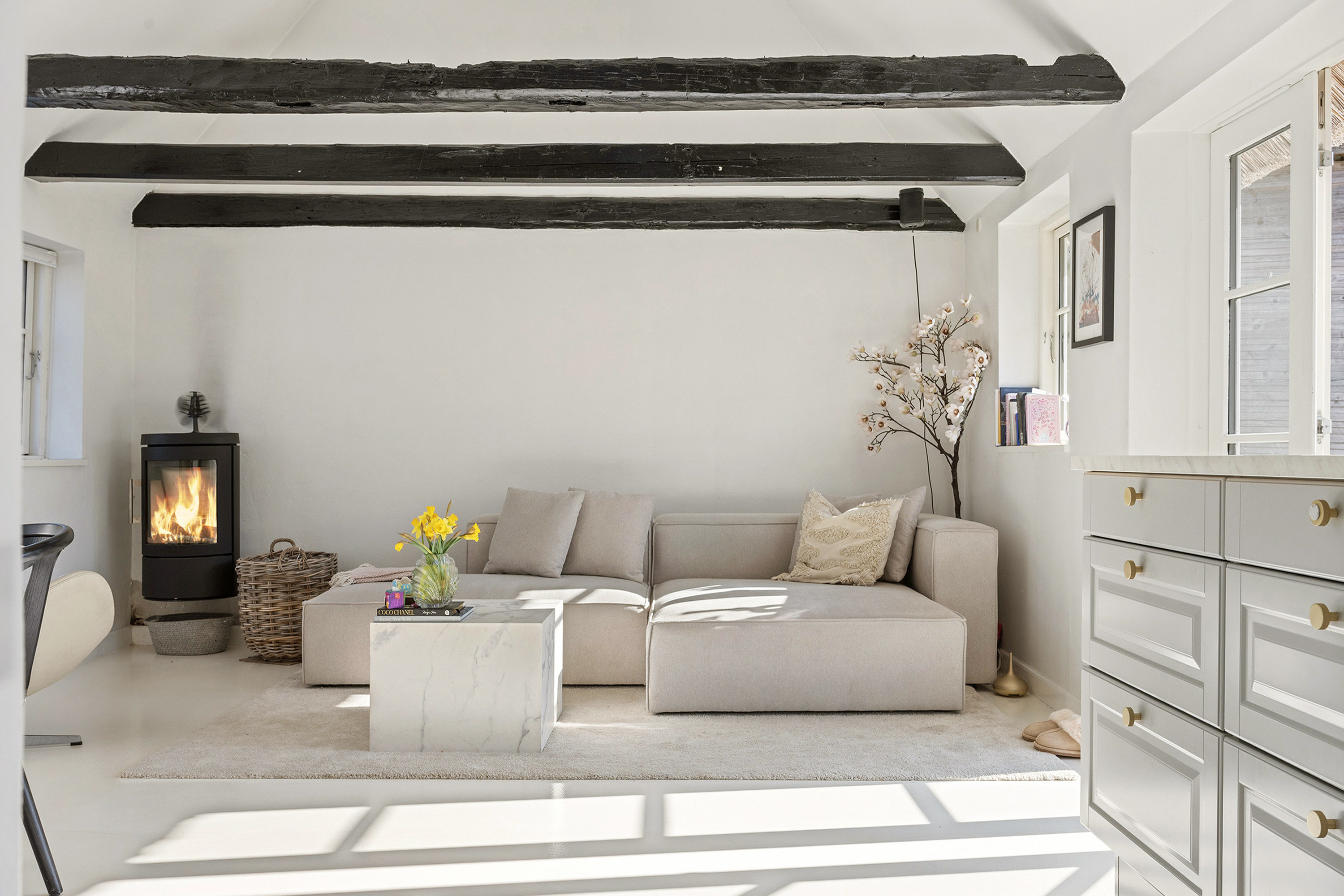 Fremhævet stue billede i fuldskærmstilstand. Billede af Kohavevej 13, Trørød, 2950 Vedbæk