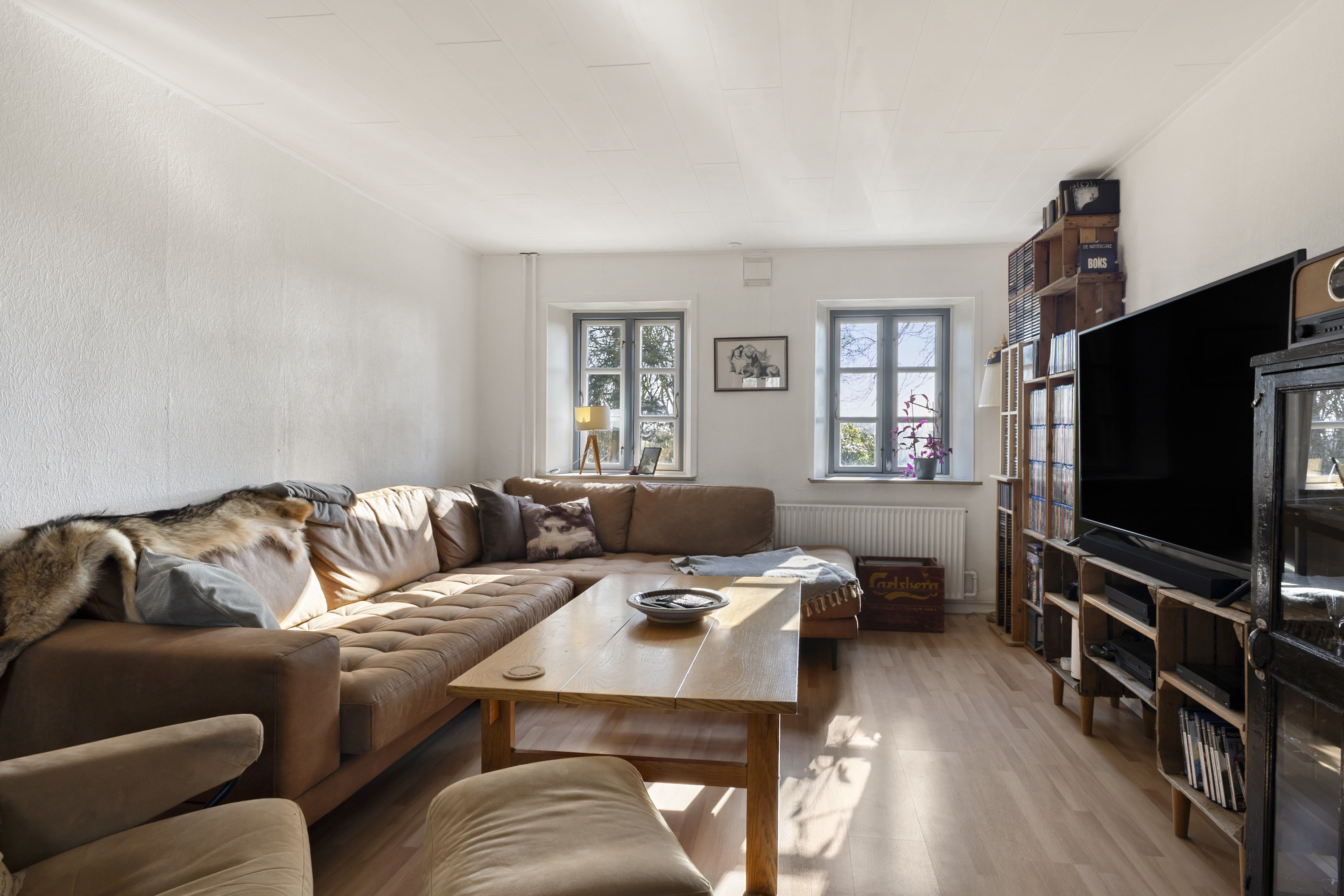 Fremhævet stue billede i fuldskærmstilstand. Billede af Holtvej 2, Vester Lindet, 6510 Gram